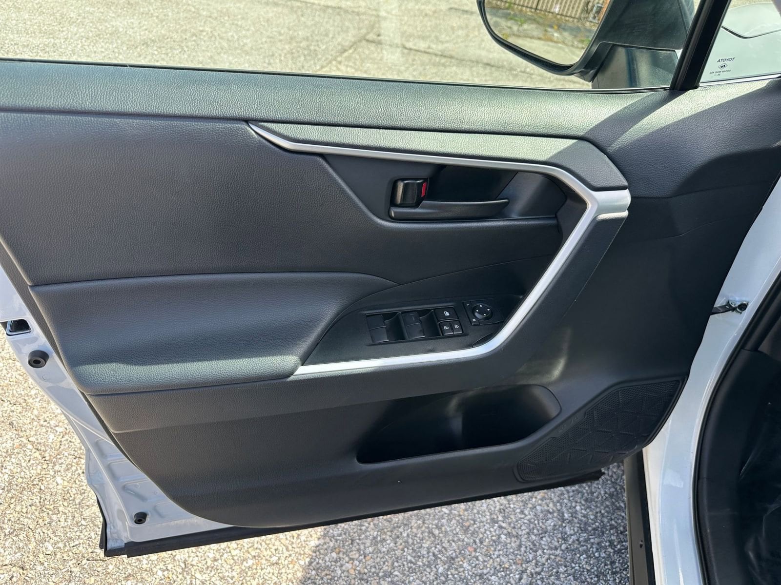 Thumbnail: 2025 Toyota RAV4 - 20