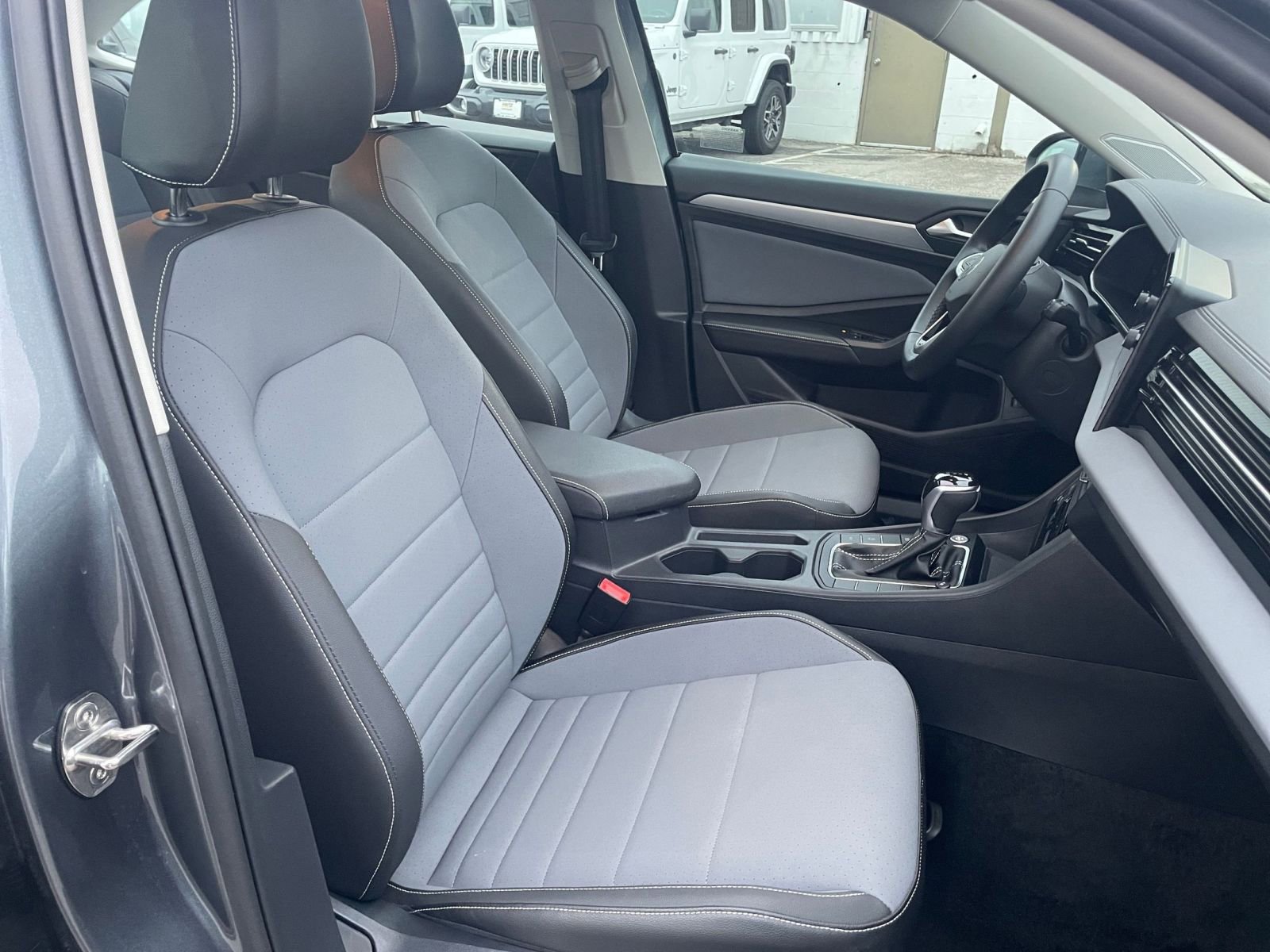 Thumbnail: 2025 Volkswagen Jetta - 35