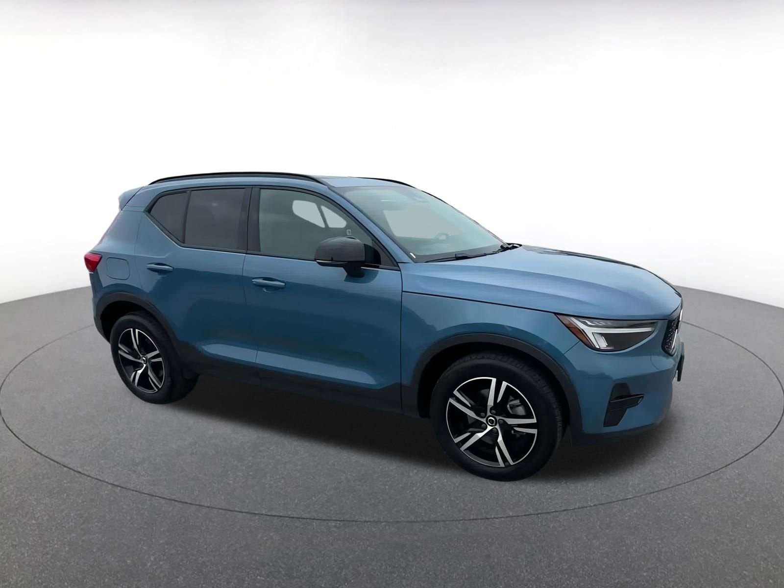 Thumbnail: 2024 Volvo XC40 - 2