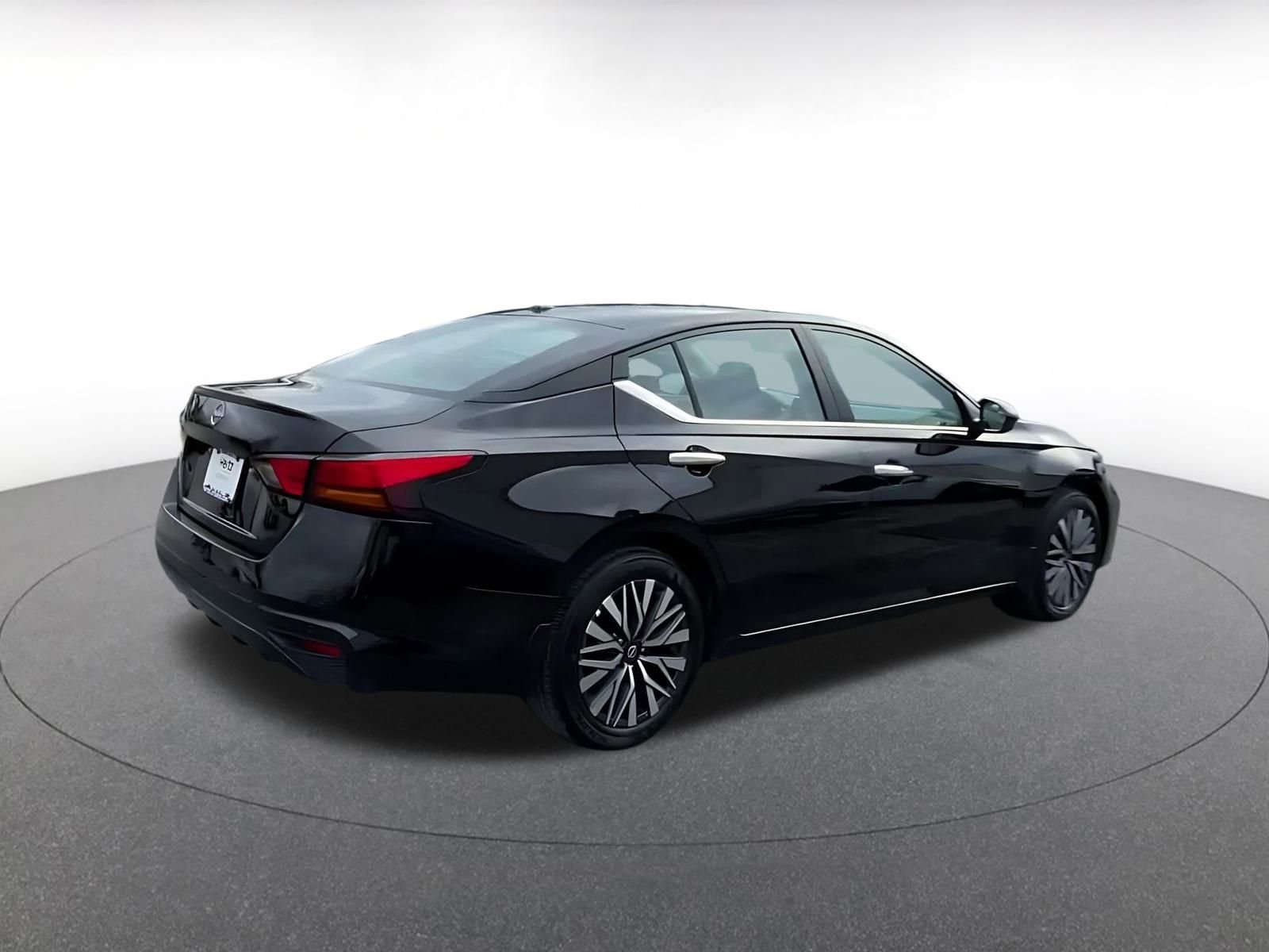 Thumbnail: 2025 Nissan Altima - 15