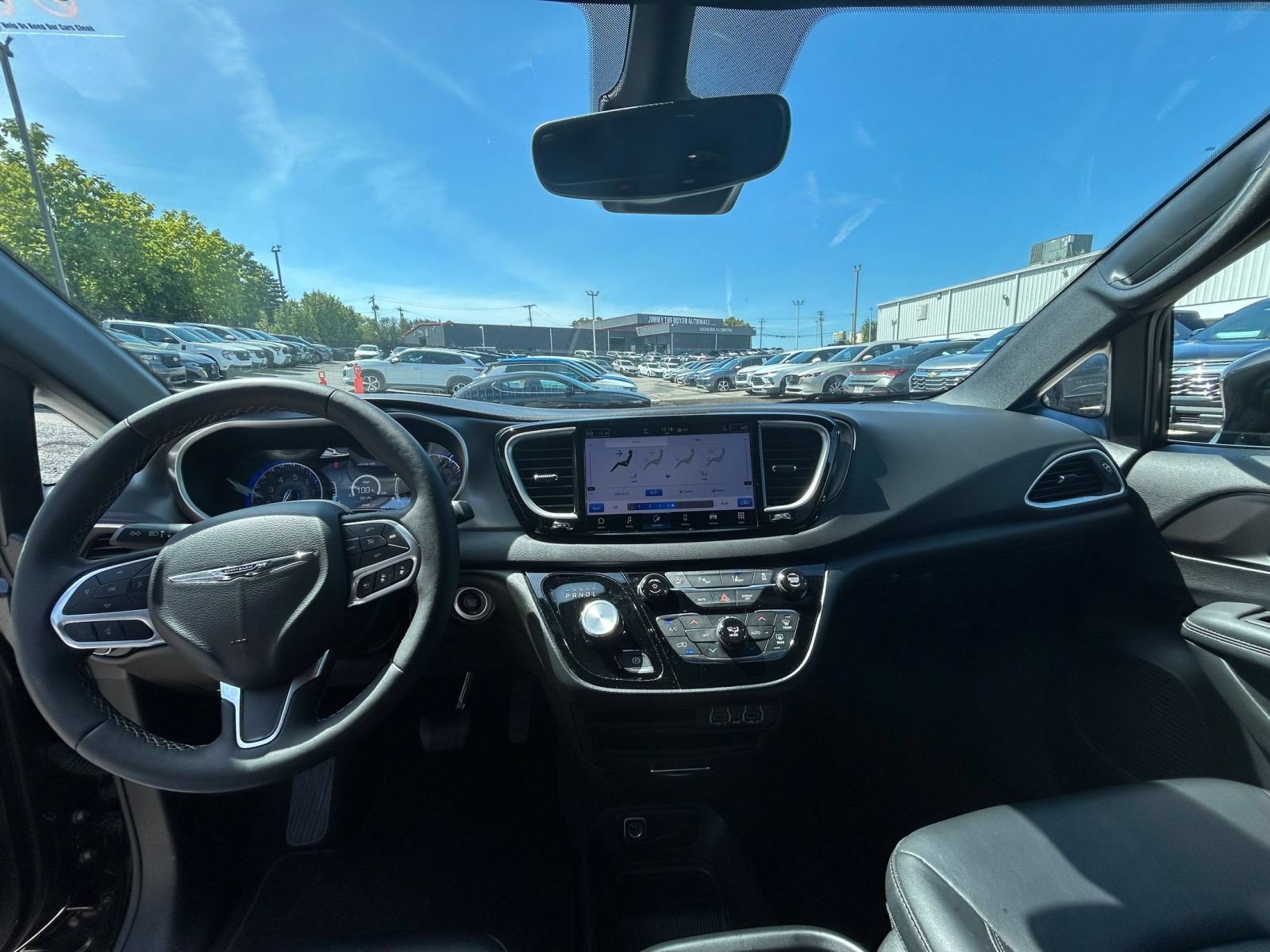 Thumbnail: 2025 Chrysler Pacifica - 30