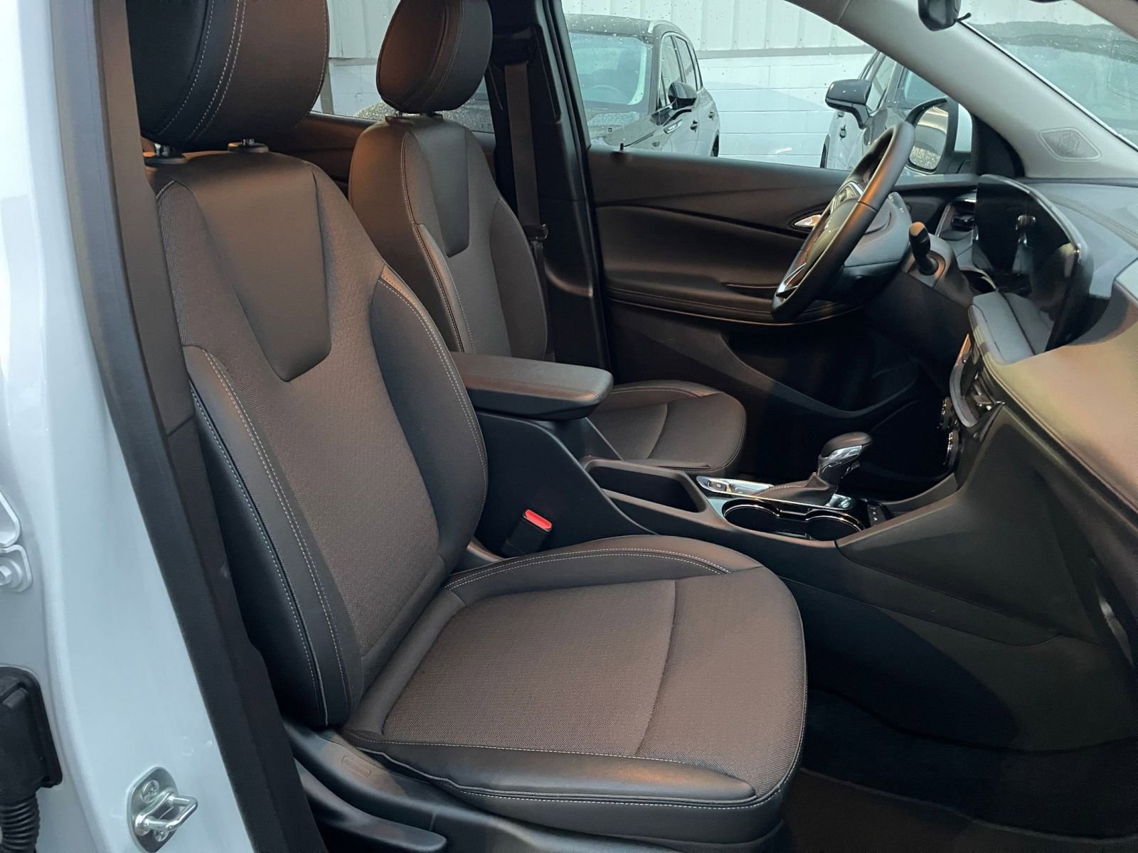 Thumbnail: 2025 Buick Encore GX - 34