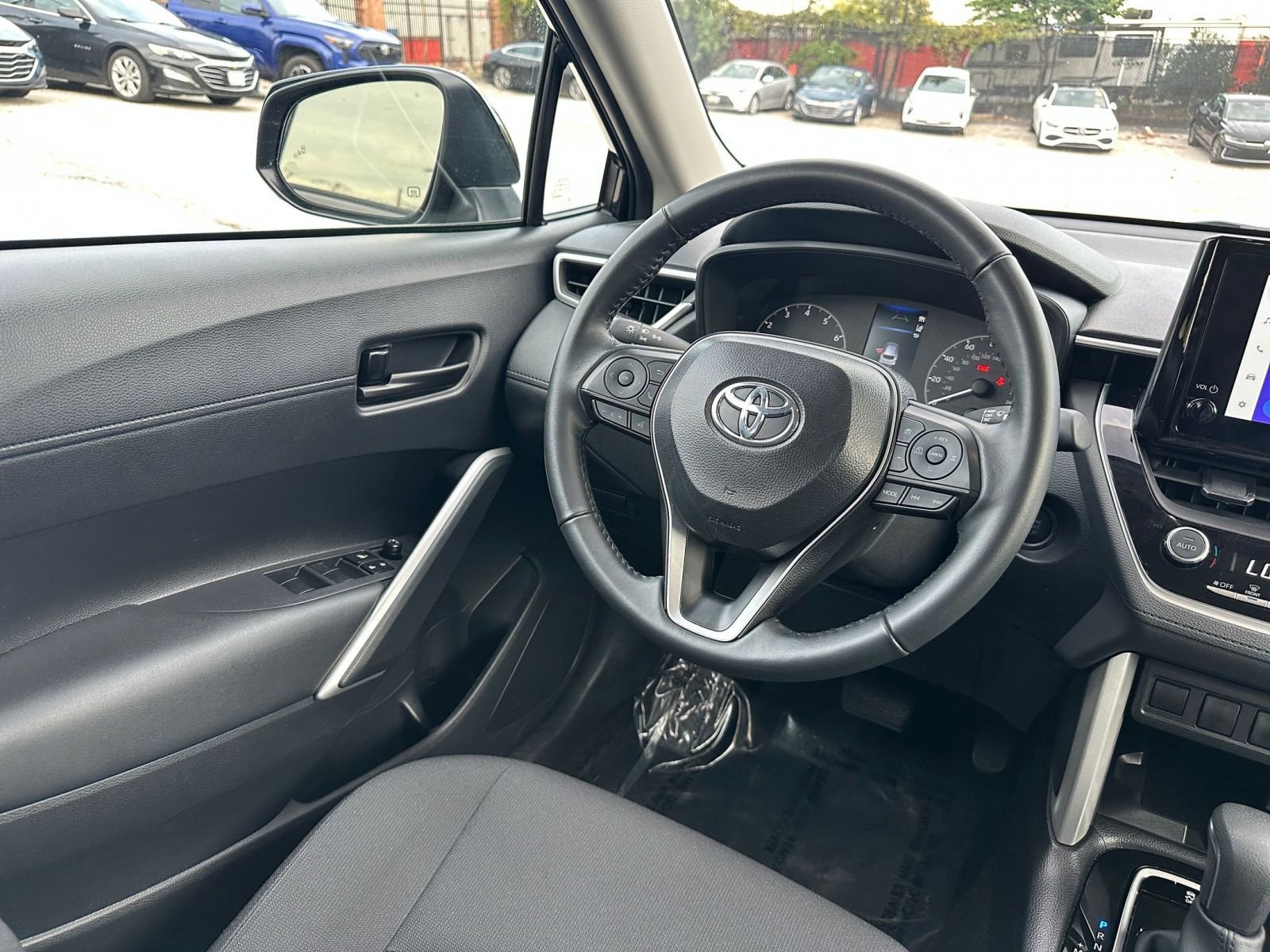 Thumbnail: 2025 Toyota Corolla Cross - 33