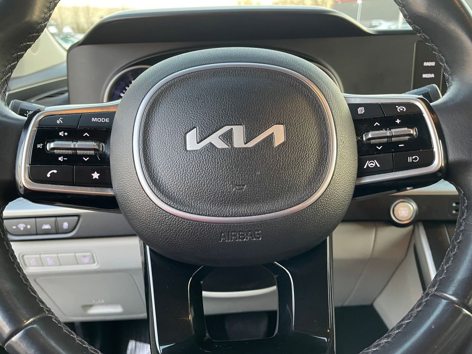 Thumbnail: 2023 Kia Carnival - 28