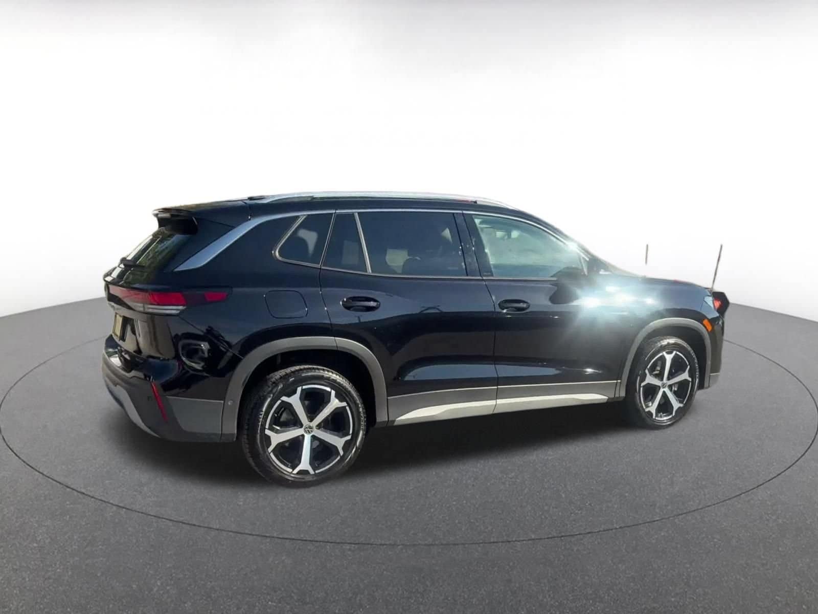 Thumbnail: 2026 Volkswagen Tiguan - 13