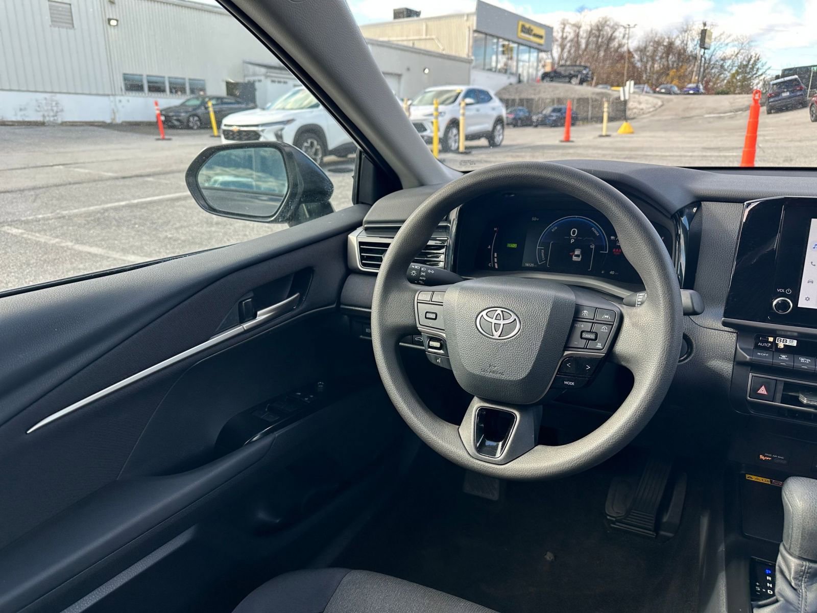 Thumbnail: 2025 Toyota Camry - 33