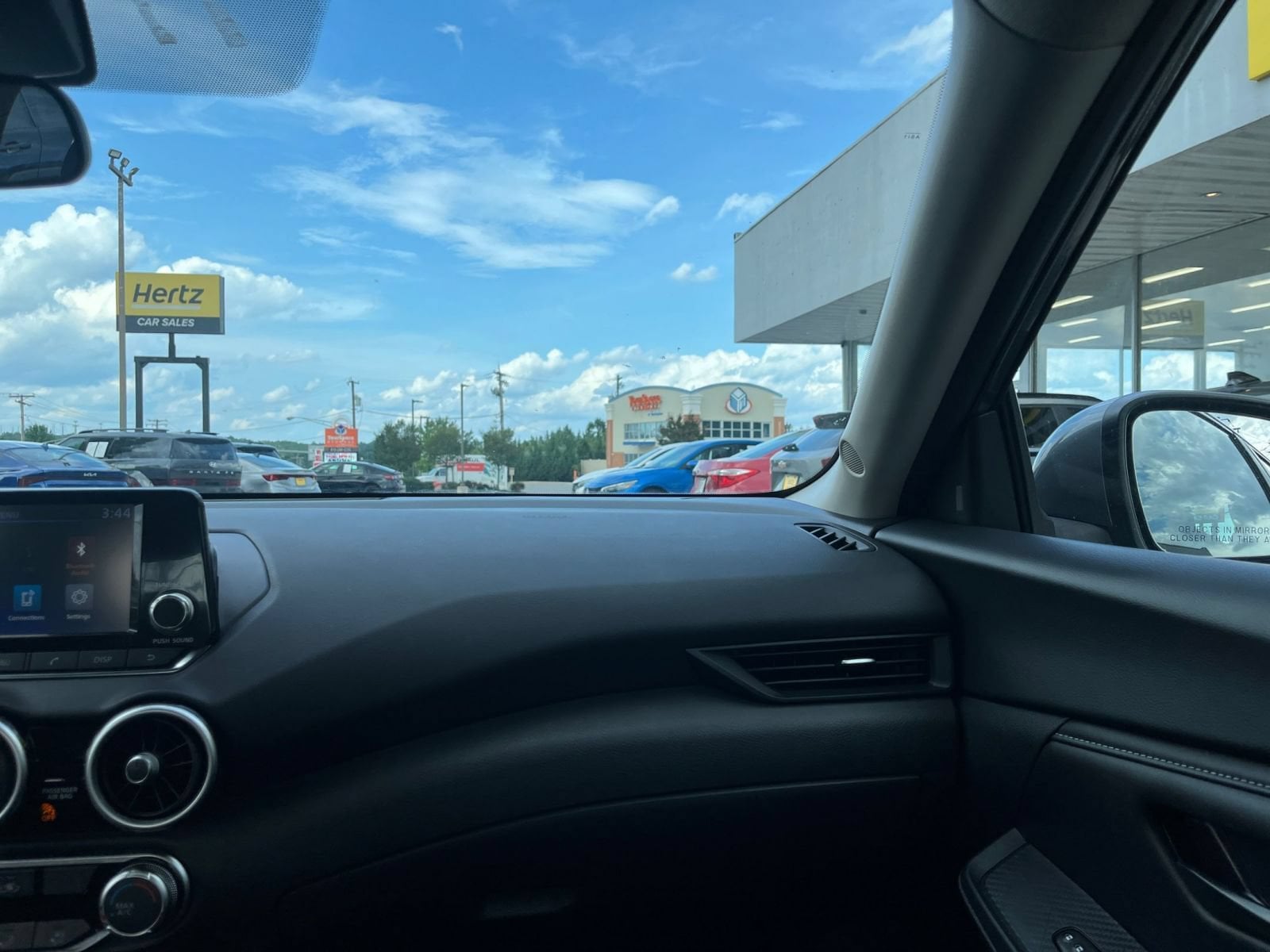 Thumbnail: 2025 Nissan Sentra - 32