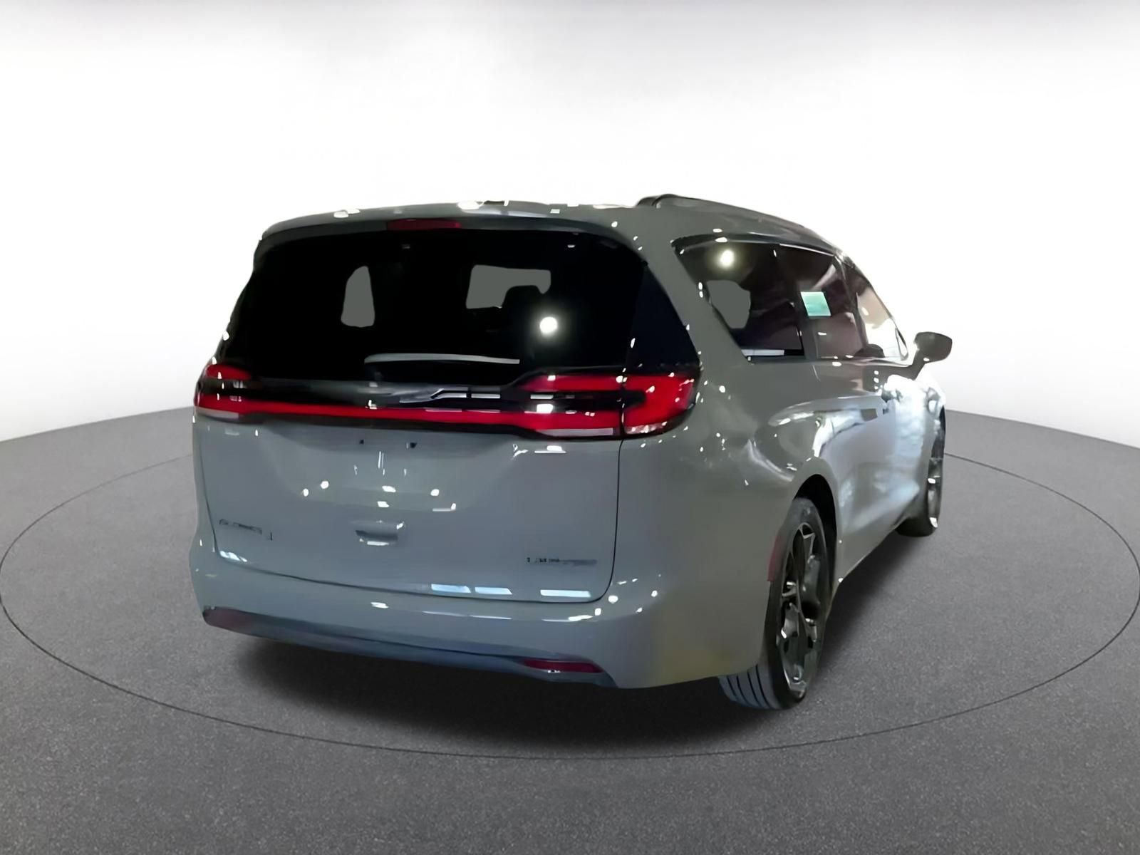 Thumbnail: 2025 Chrysler Pacifica - 11