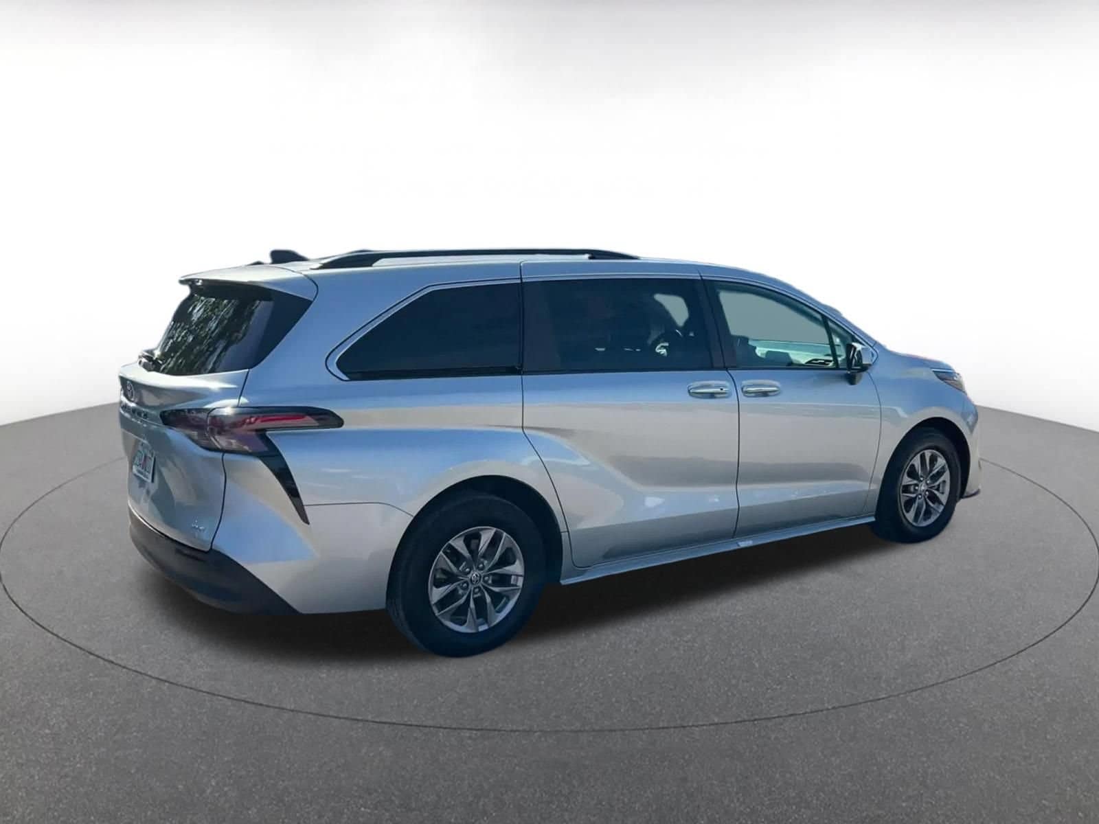 Thumbnail: 2025 Toyota Sienna - 14
