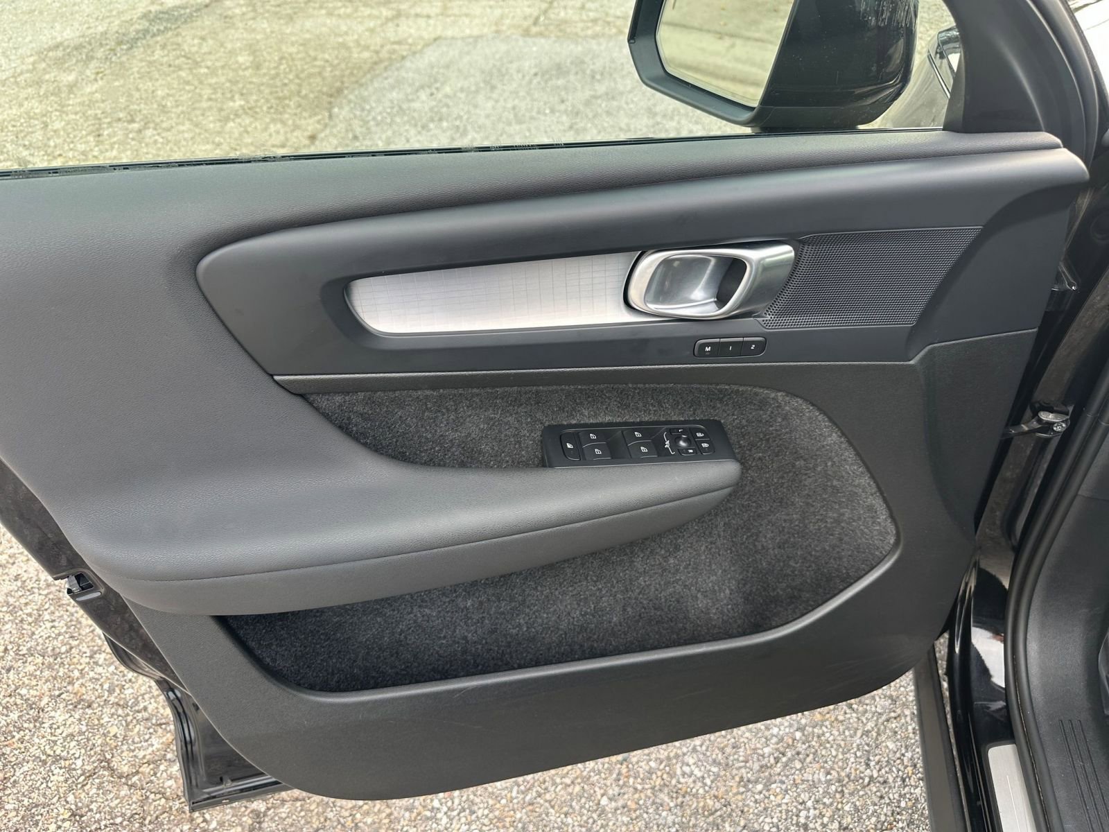 Thumbnail: 2024 Volvo XC40 - 20