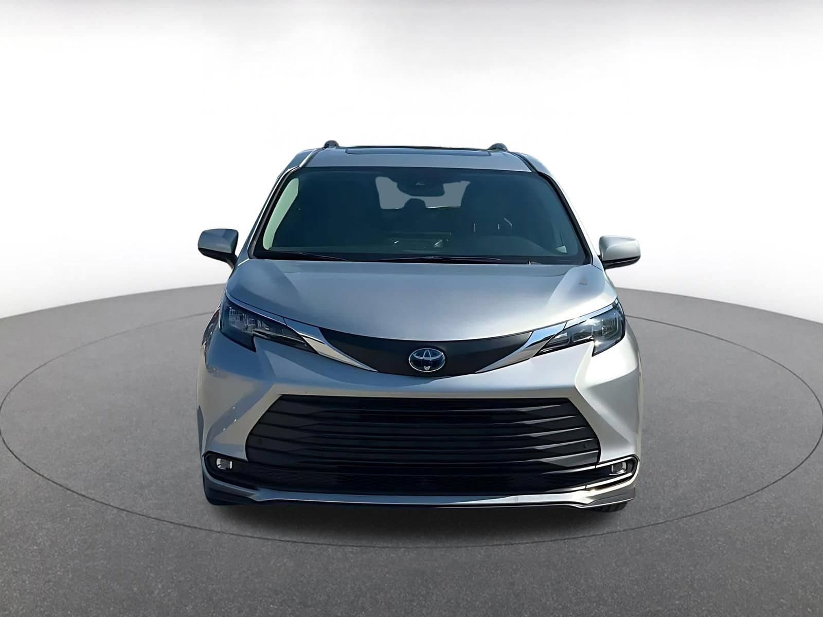 Thumbnail: 2025 Toyota Sienna - 4