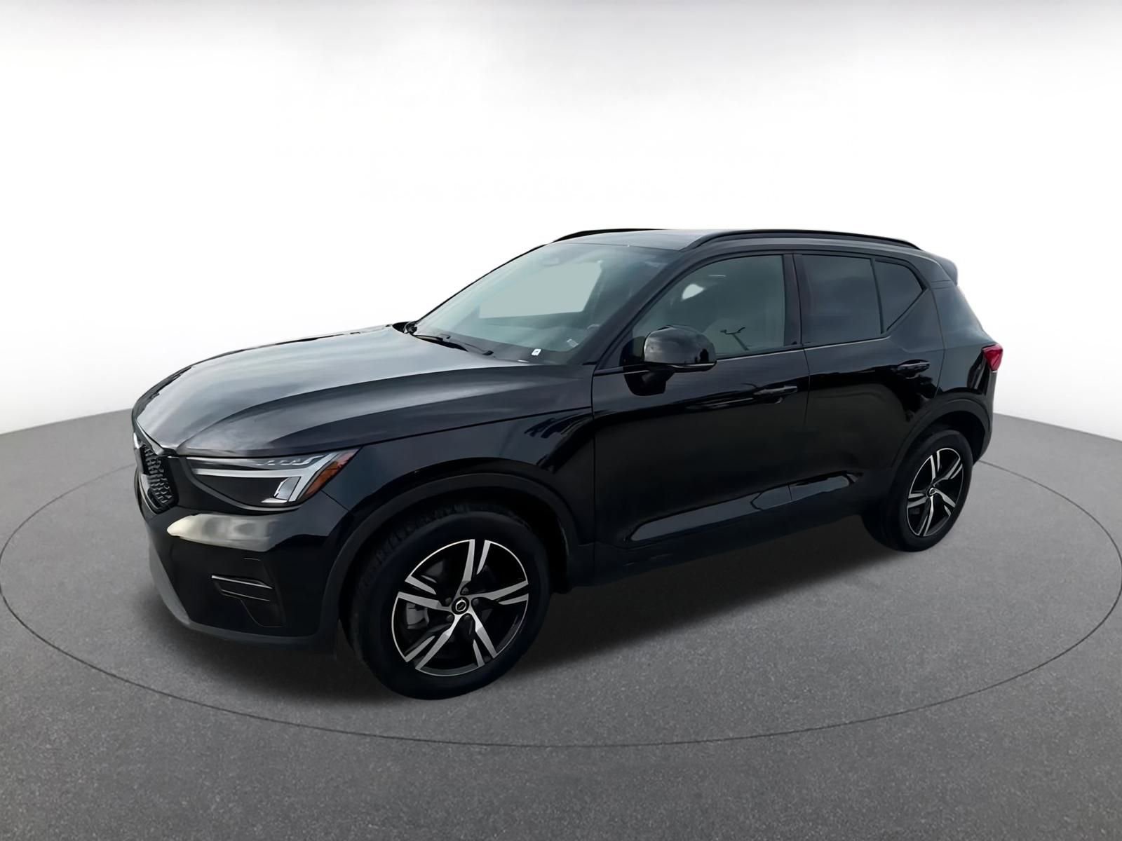 Thumbnail: 2024 Volvo XC40 - 8