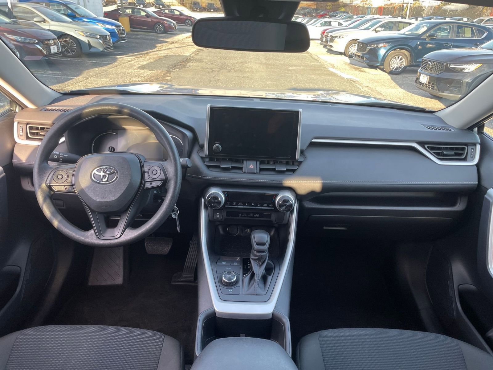 Thumbnail: 2025 Toyota RAV4 - 32