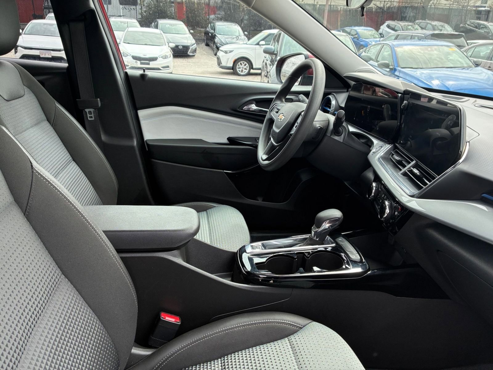 Thumbnail: 2025 Chevrolet Trax - 31