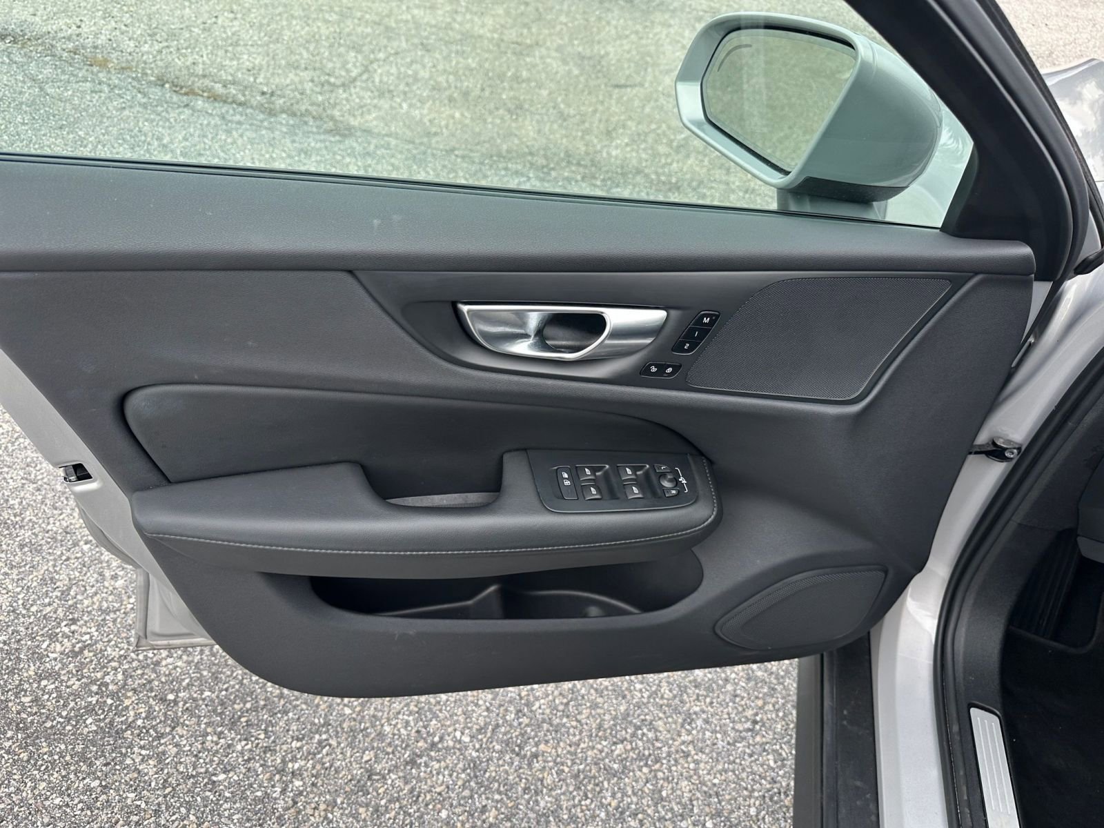 Thumbnail: 2025 Volvo S60 - 20