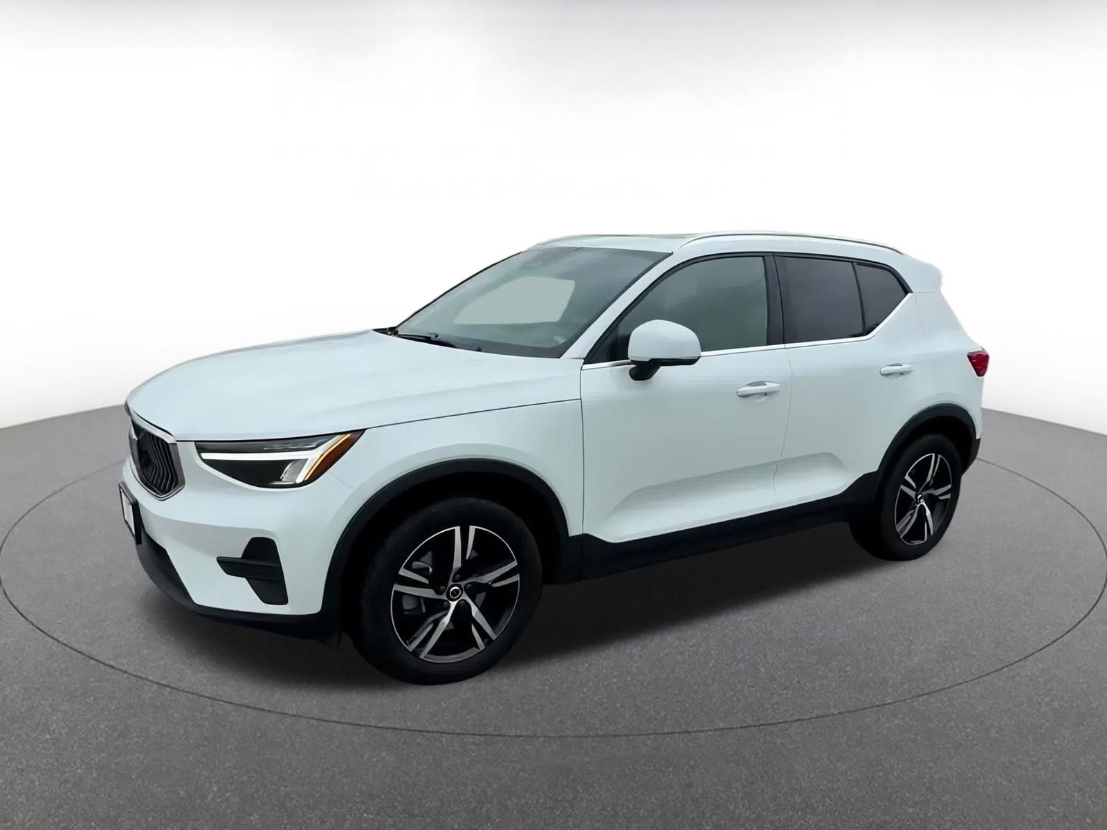 Thumbnail: 2024 Volvo XC40 - 8