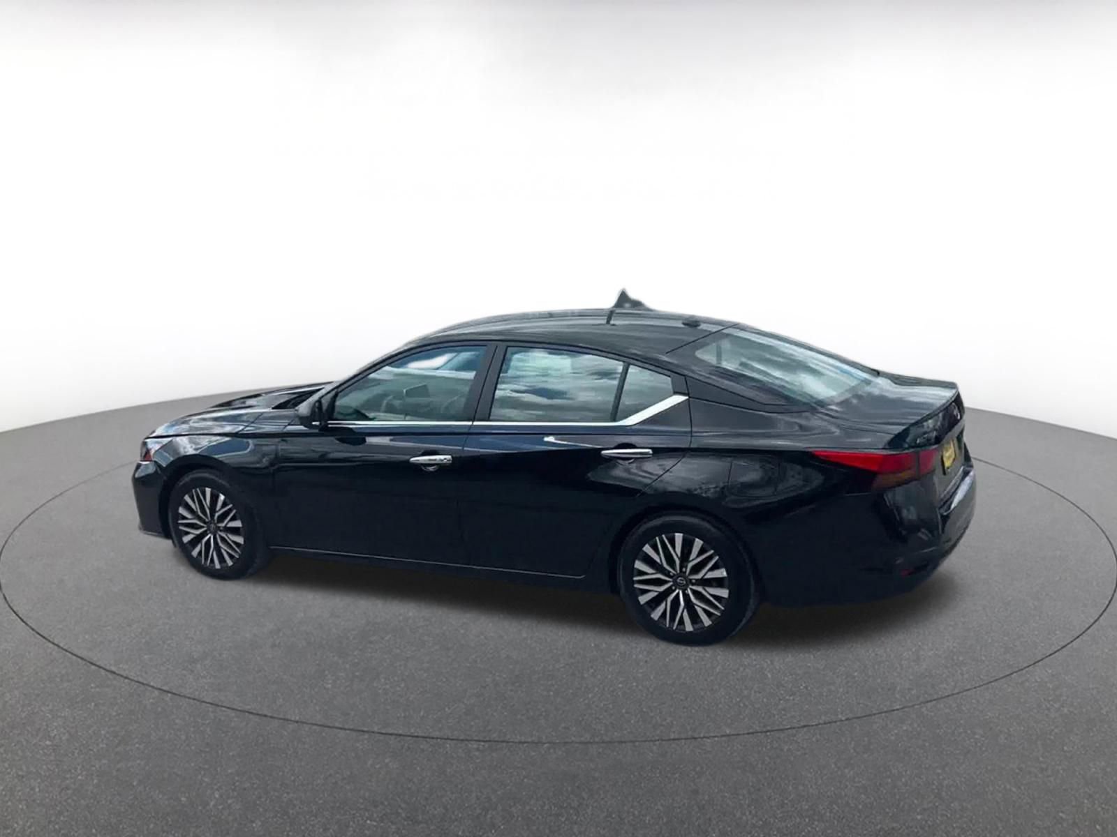 Thumbnail: 2025 Nissan Altima - 10