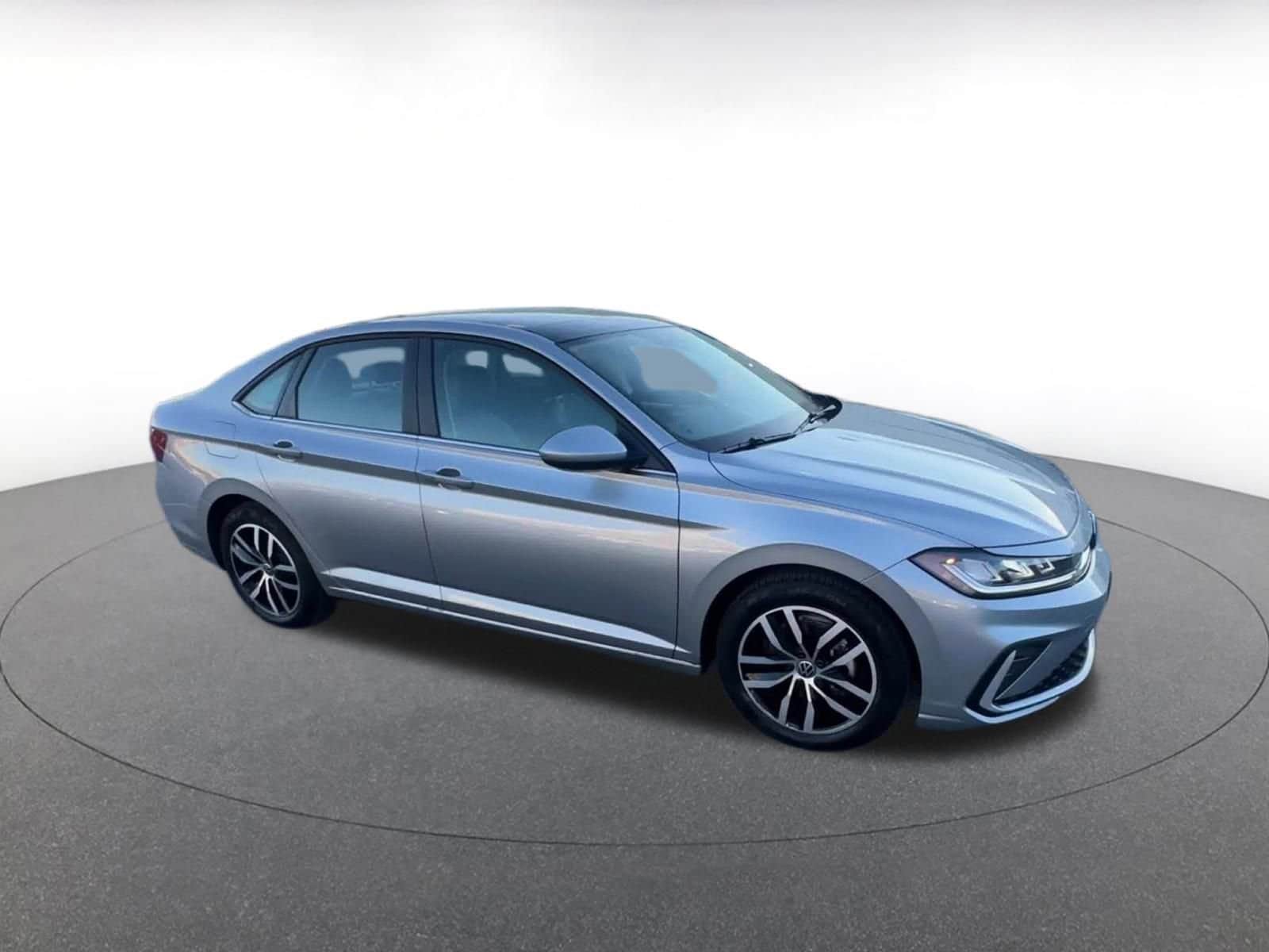 Thumbnail: 2025 Volkswagen Jetta - 2