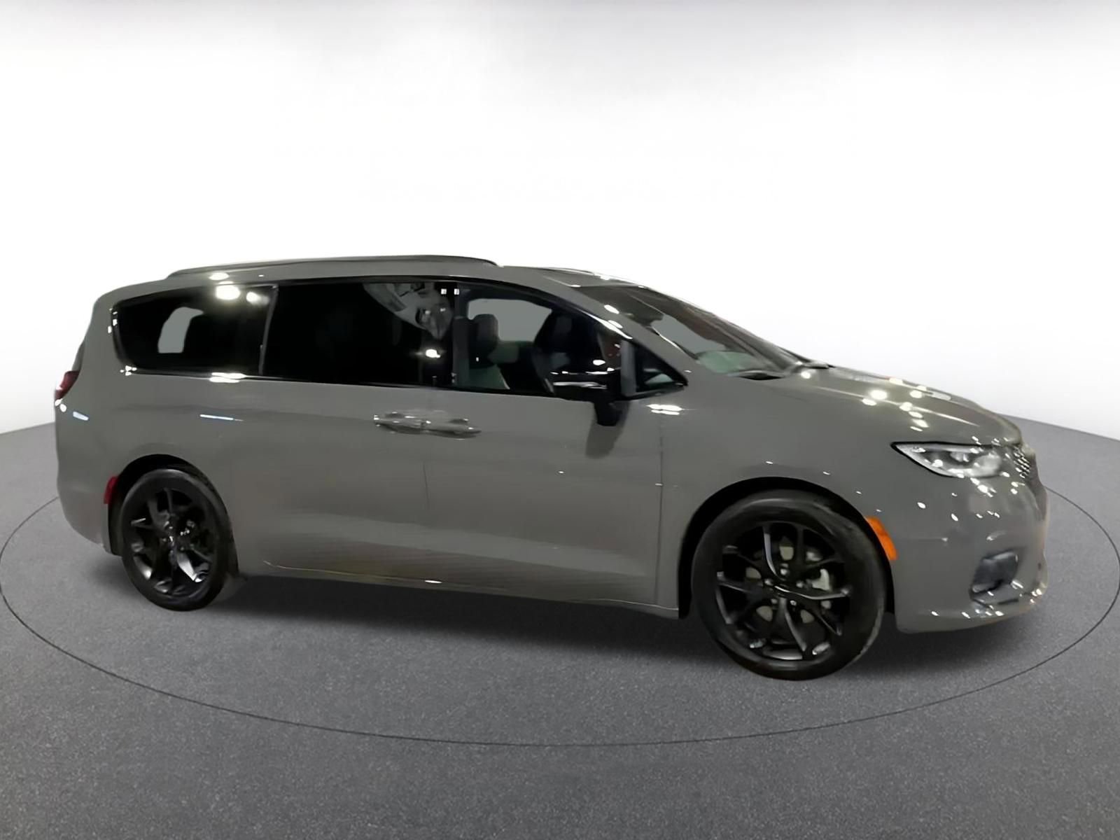 Thumbnail: 2025 Chrysler Pacifica - 15