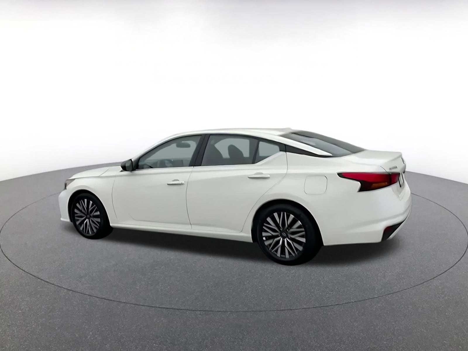 Thumbnail: 2025 Nissan Altima - 9