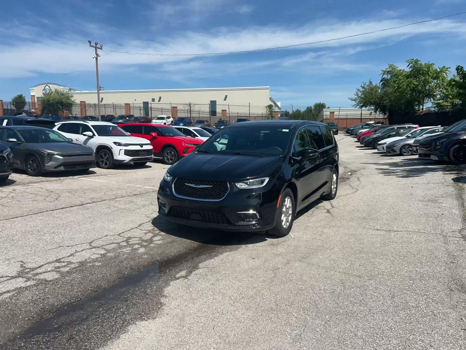 Thumbnail: 2025 Chrysler Pacifica - 6