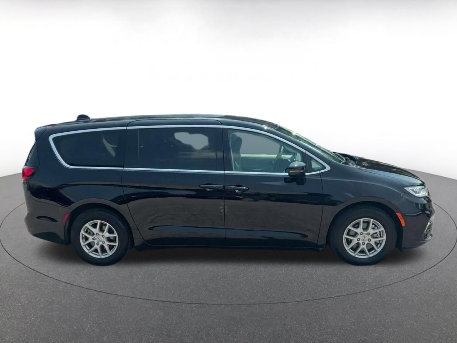 Thumbnail: 2024 Chrysler Pacifica - 15