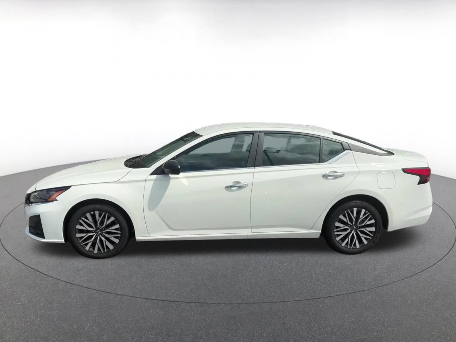 Thumbnail: 2025 Nissan Altima - 8