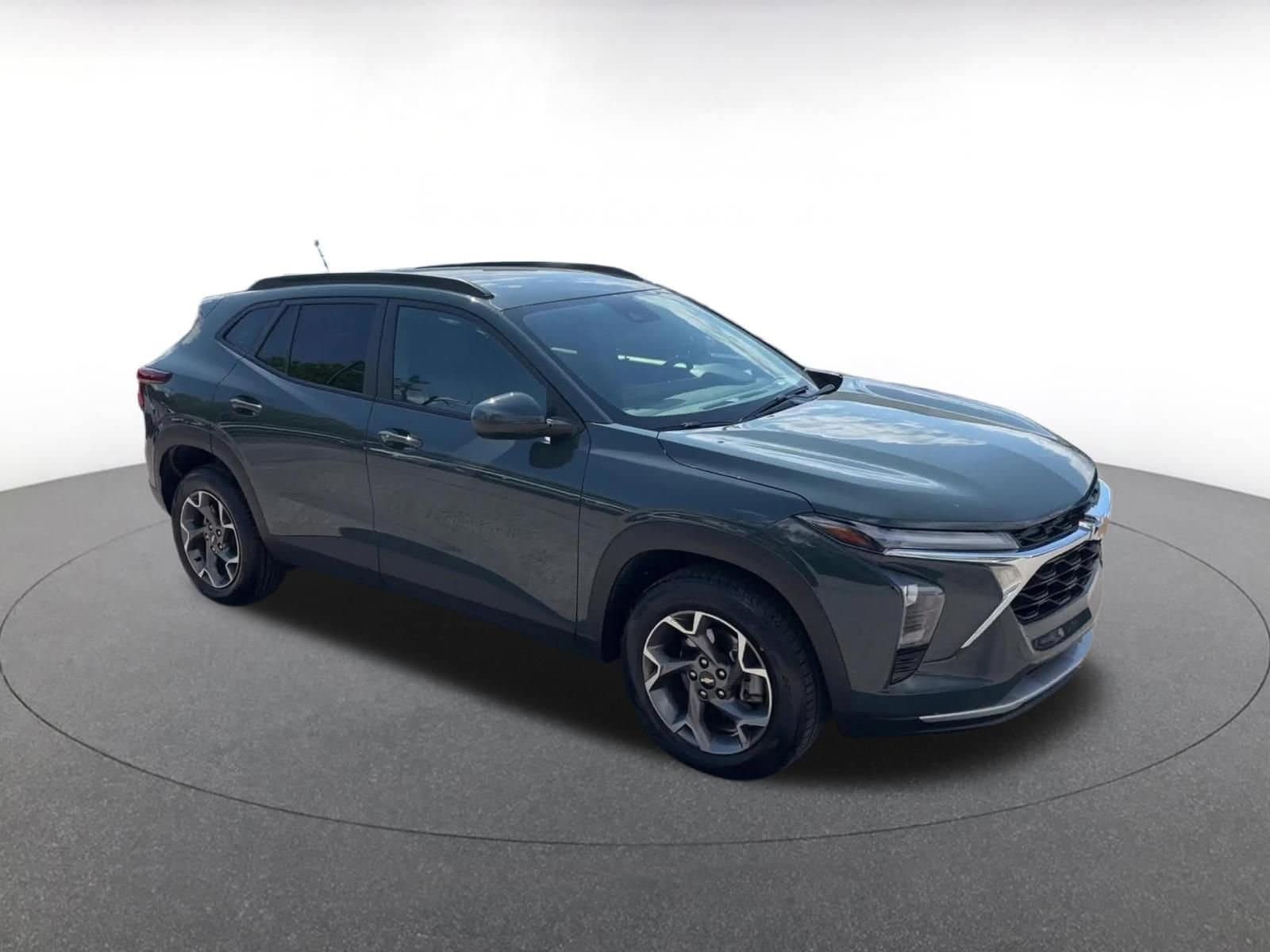 Thumbnail: 2025 Chevrolet Trax - 2