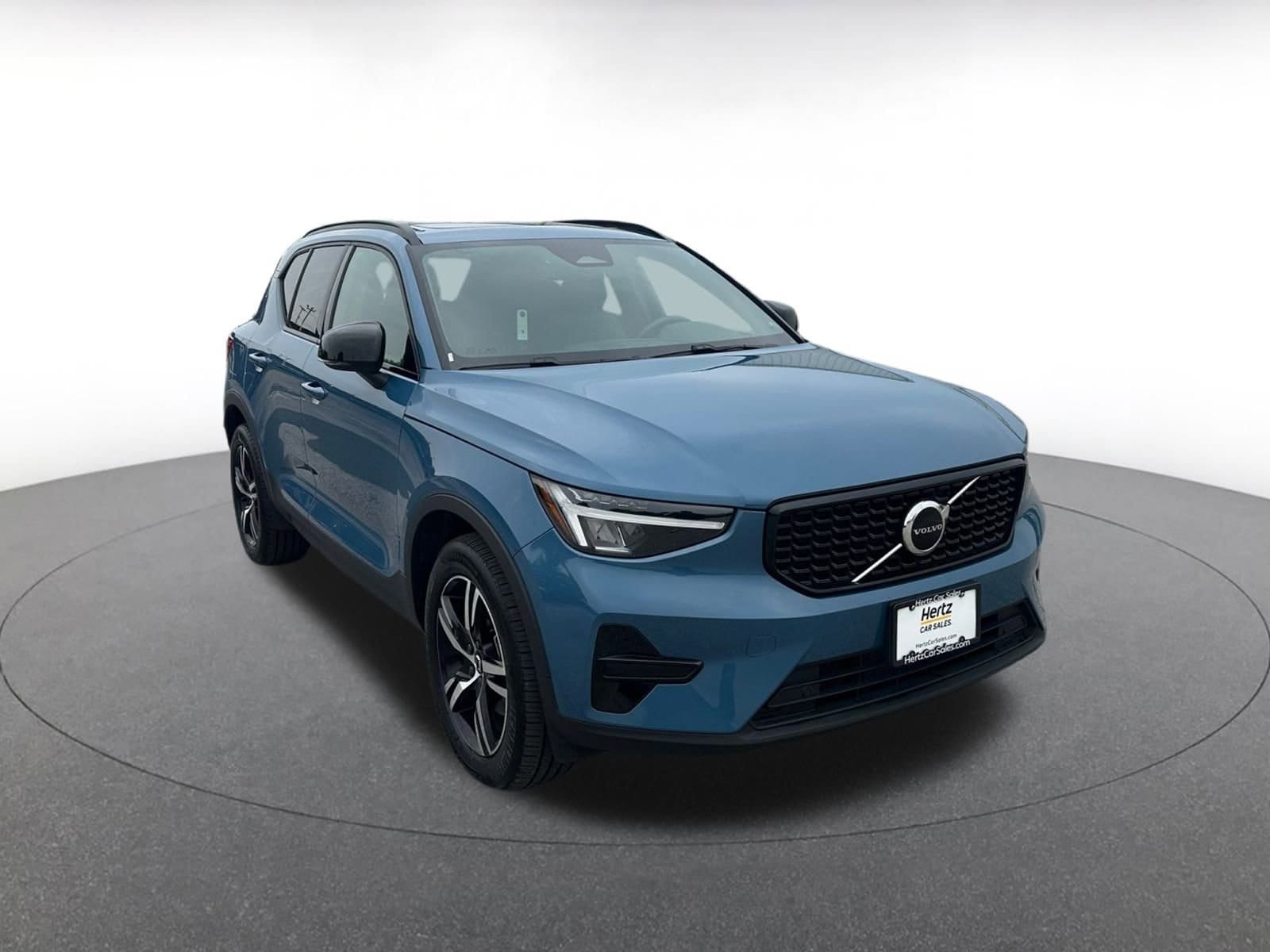 Thumbnail: 2024 Volvo XC40 - 1