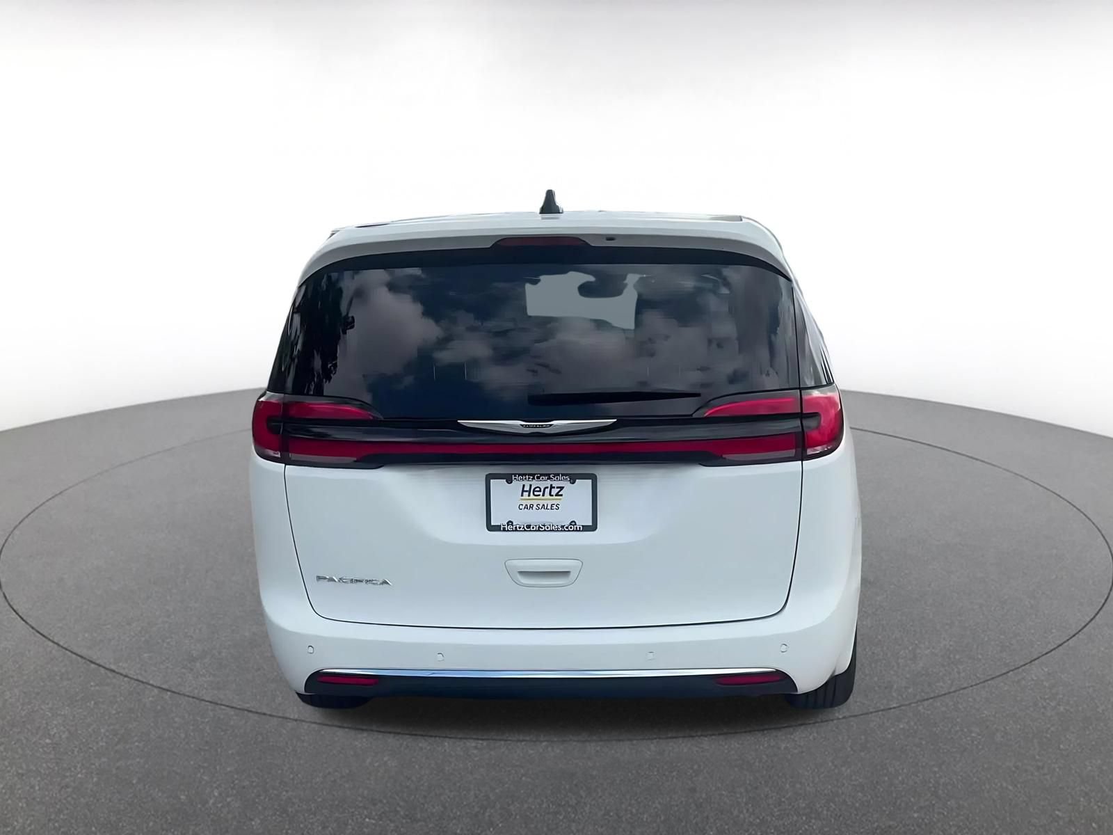 Thumbnail: 2025 Chrysler Pacifica - 10