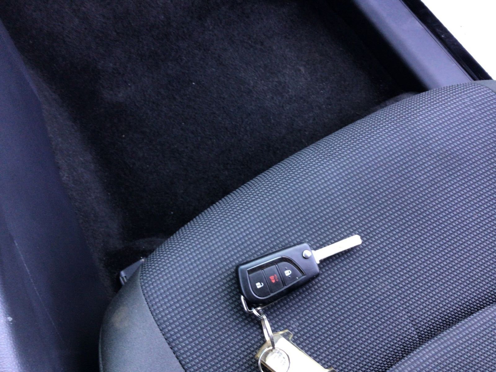 Thumbnail: 2025 Toyota RAV4 - 21