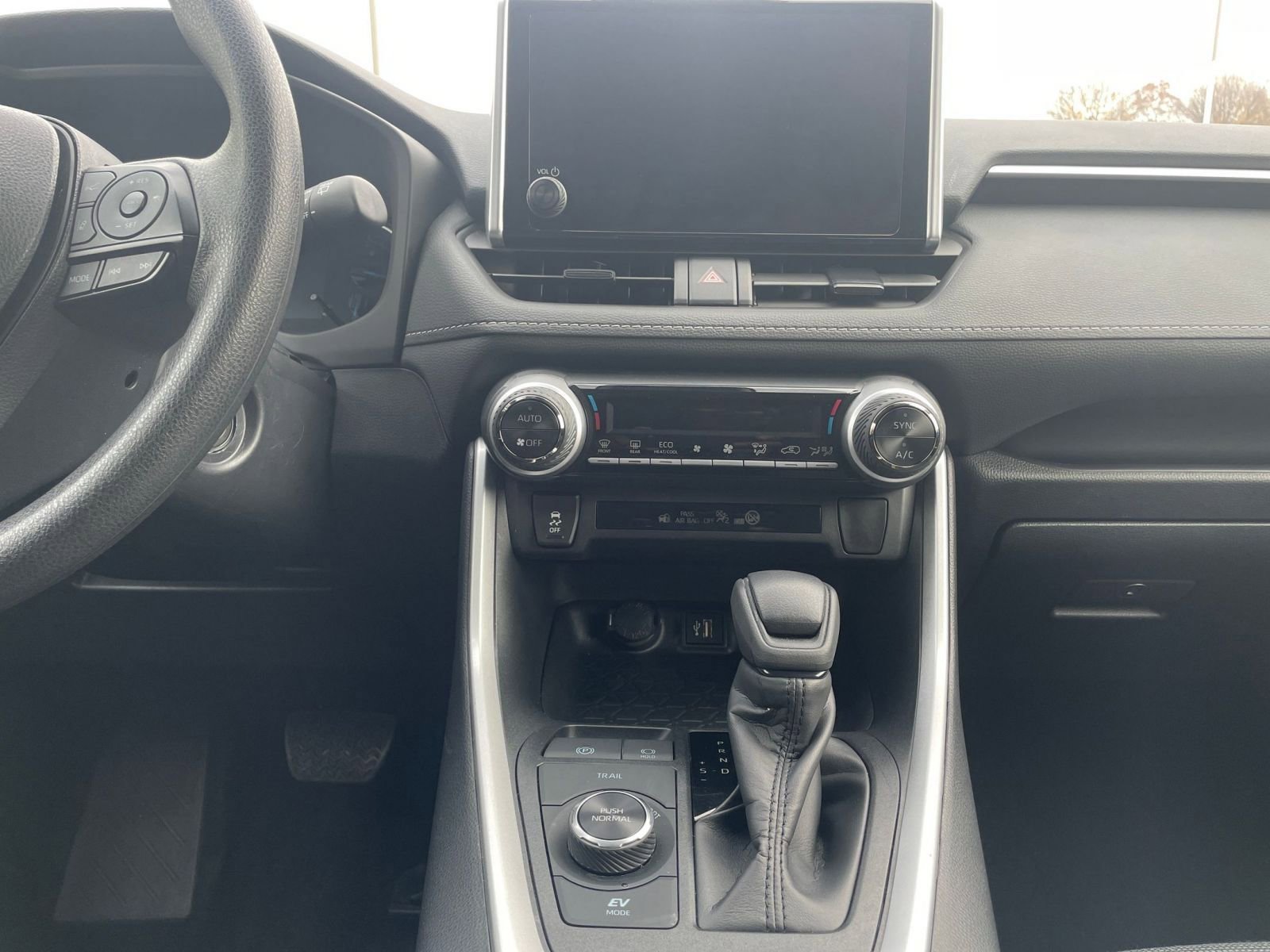 Thumbnail: 2025 Toyota RAV4 - 18