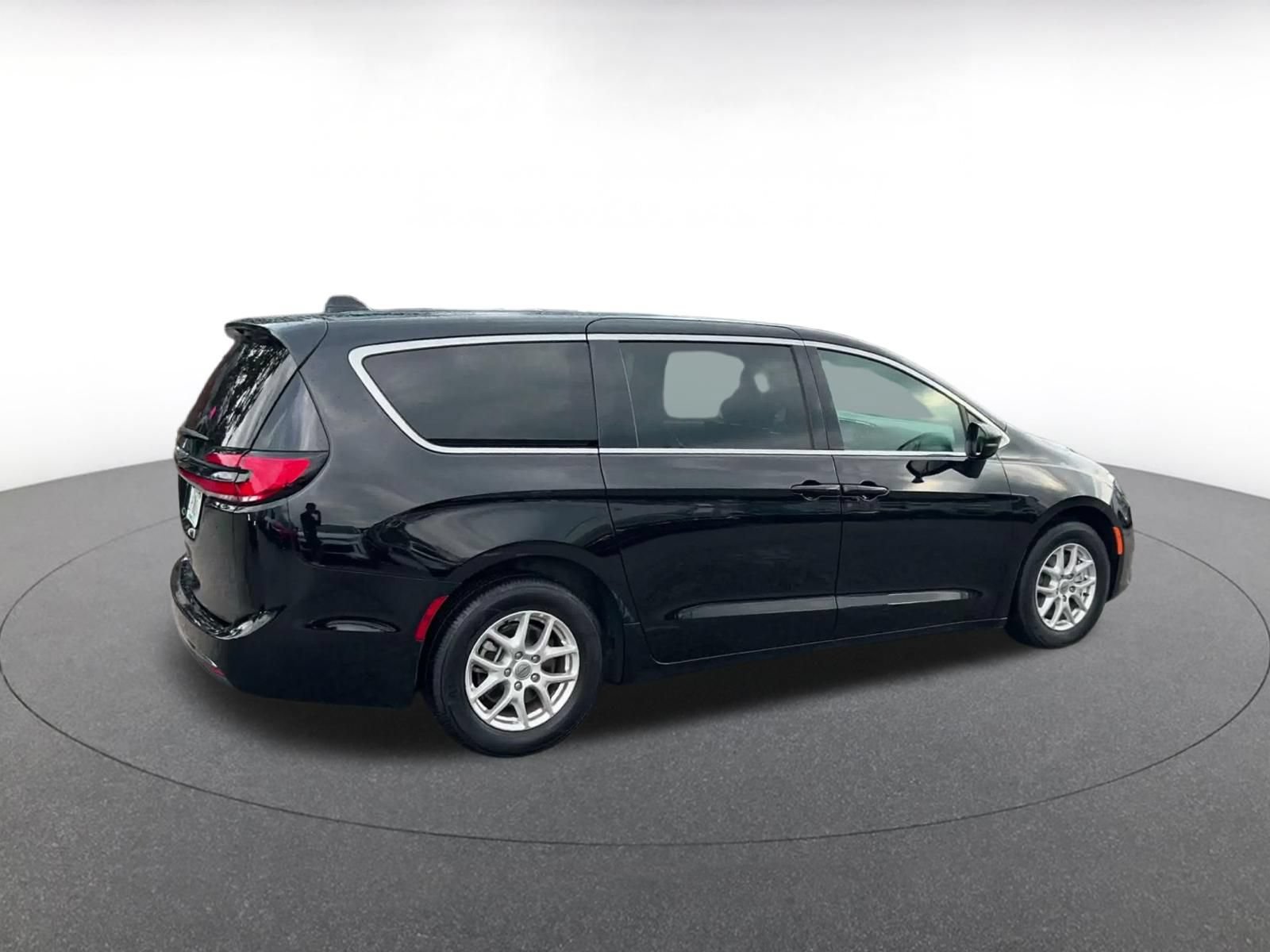 Thumbnail: 2025 Chrysler Pacifica - 12