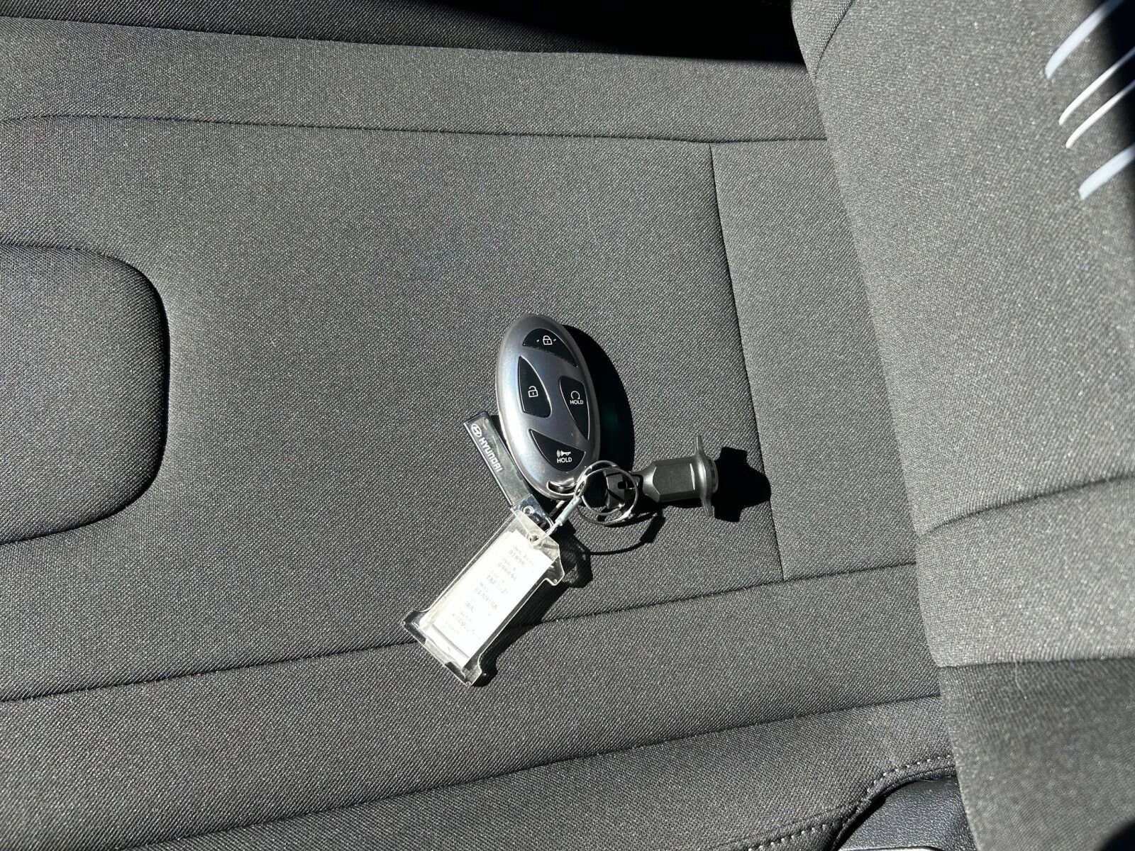 Thumbnail: 2025 Hyundai Elantra - 18