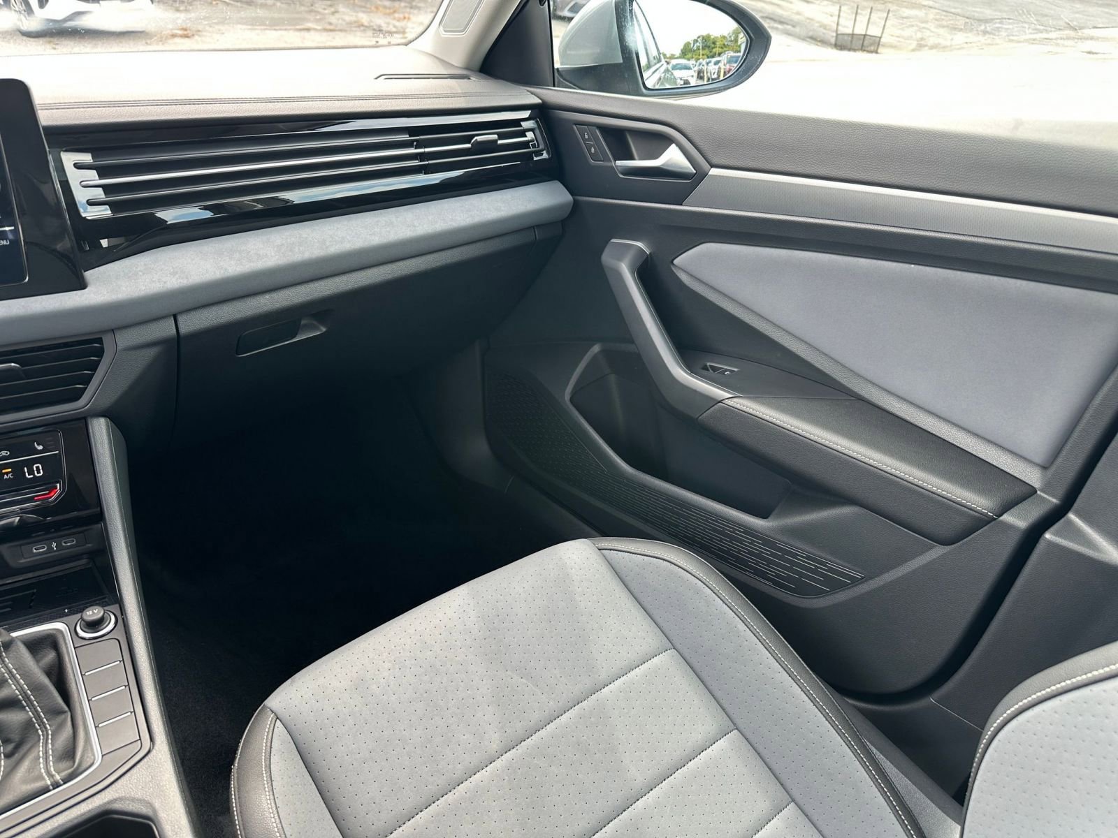 Thumbnail: 2025 Volkswagen Jetta - 34