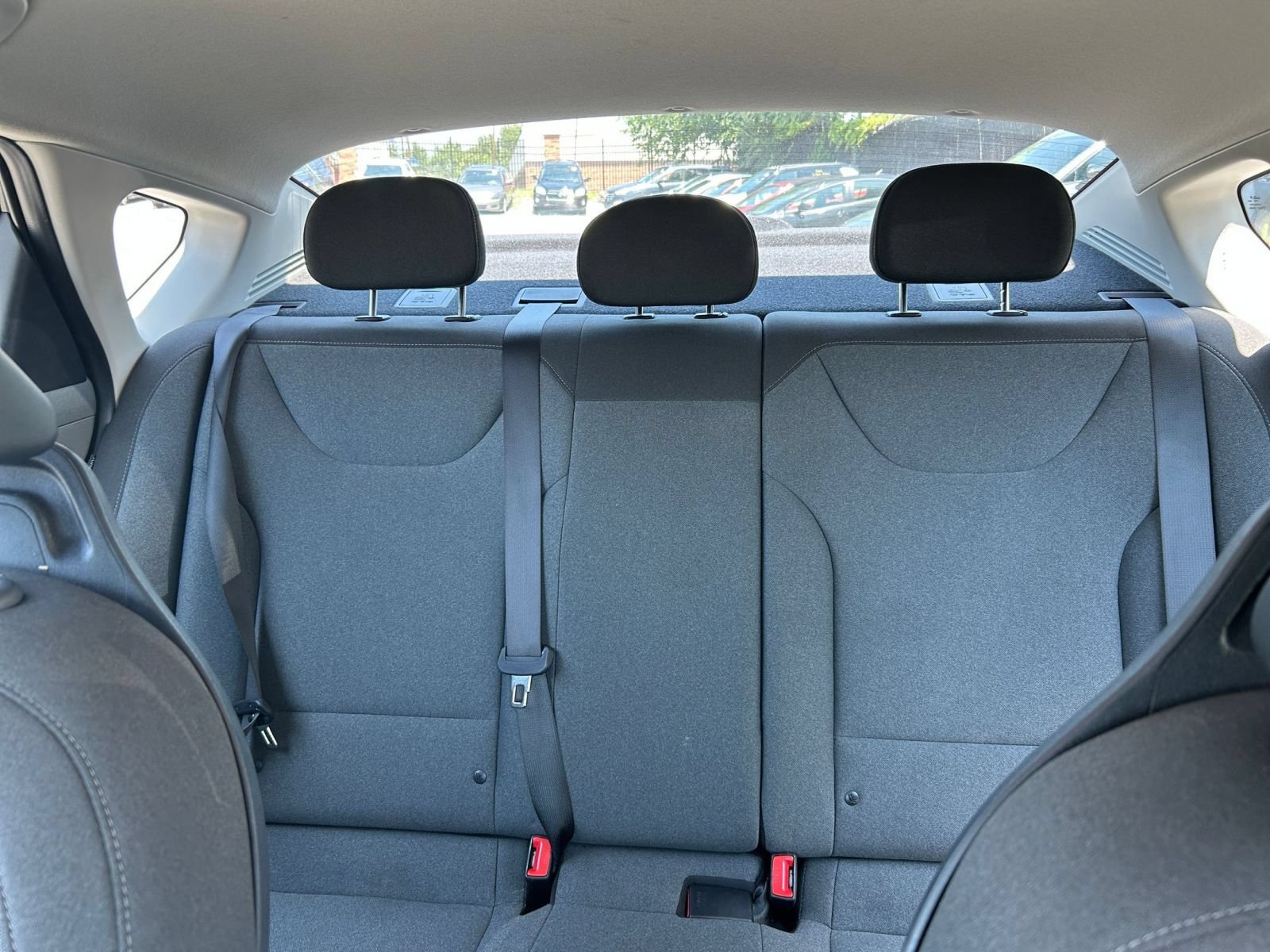 2025 Kia K4 LXS - Photo 32