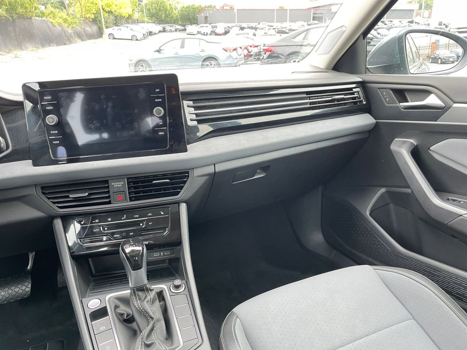 Thumbnail: 2025 Volkswagen Jetta - 35