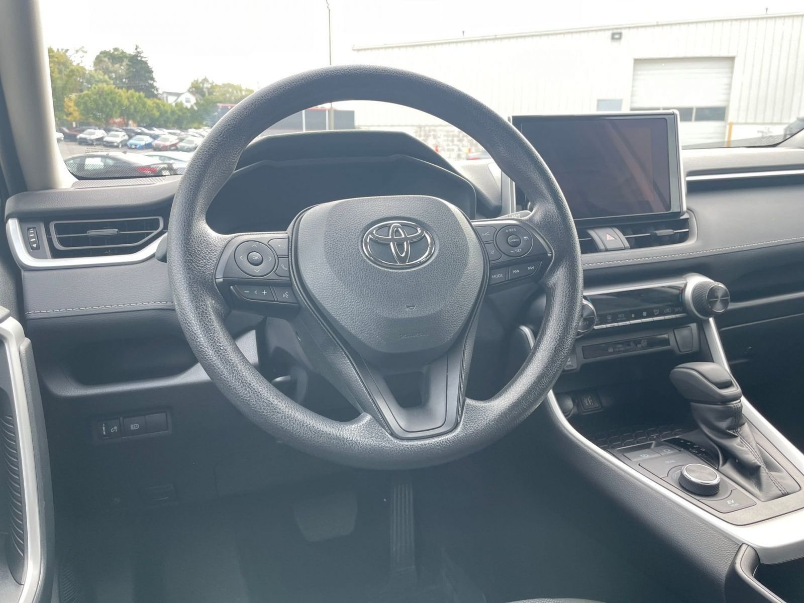 Thumbnail: 2025 Toyota RAV4 - 33