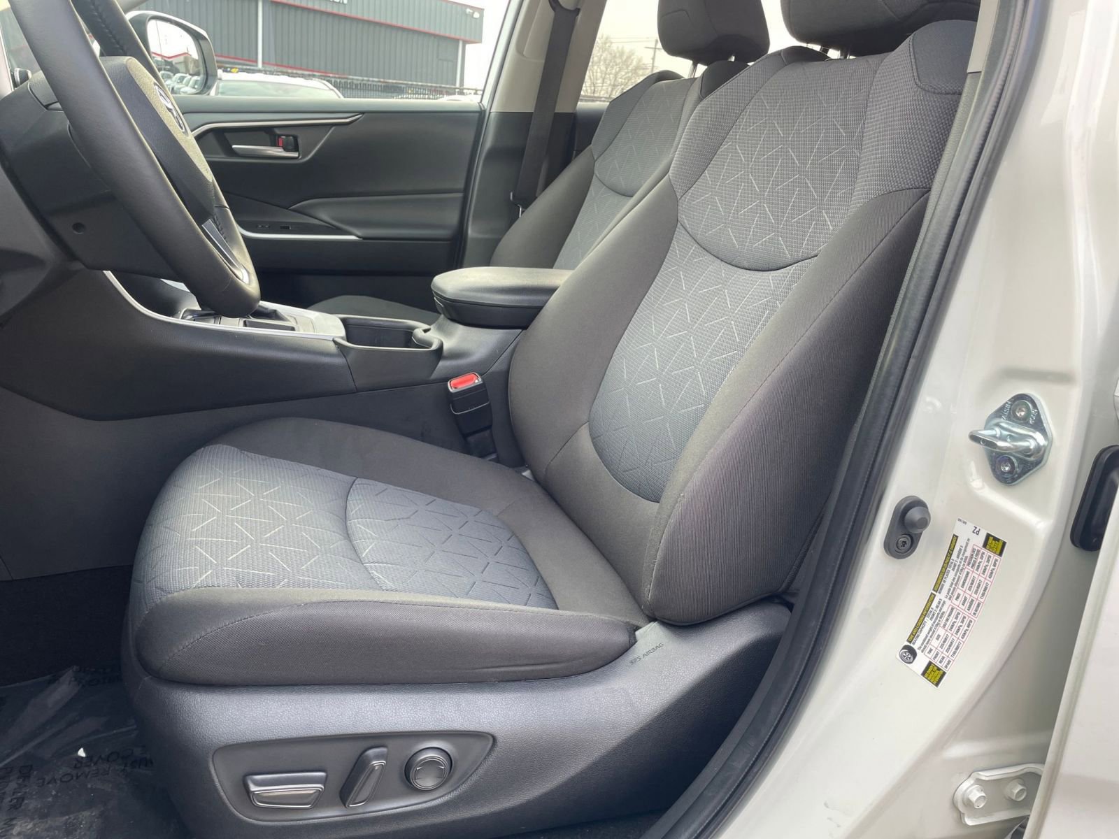 Thumbnail: 2025 Toyota RAV4 - 27