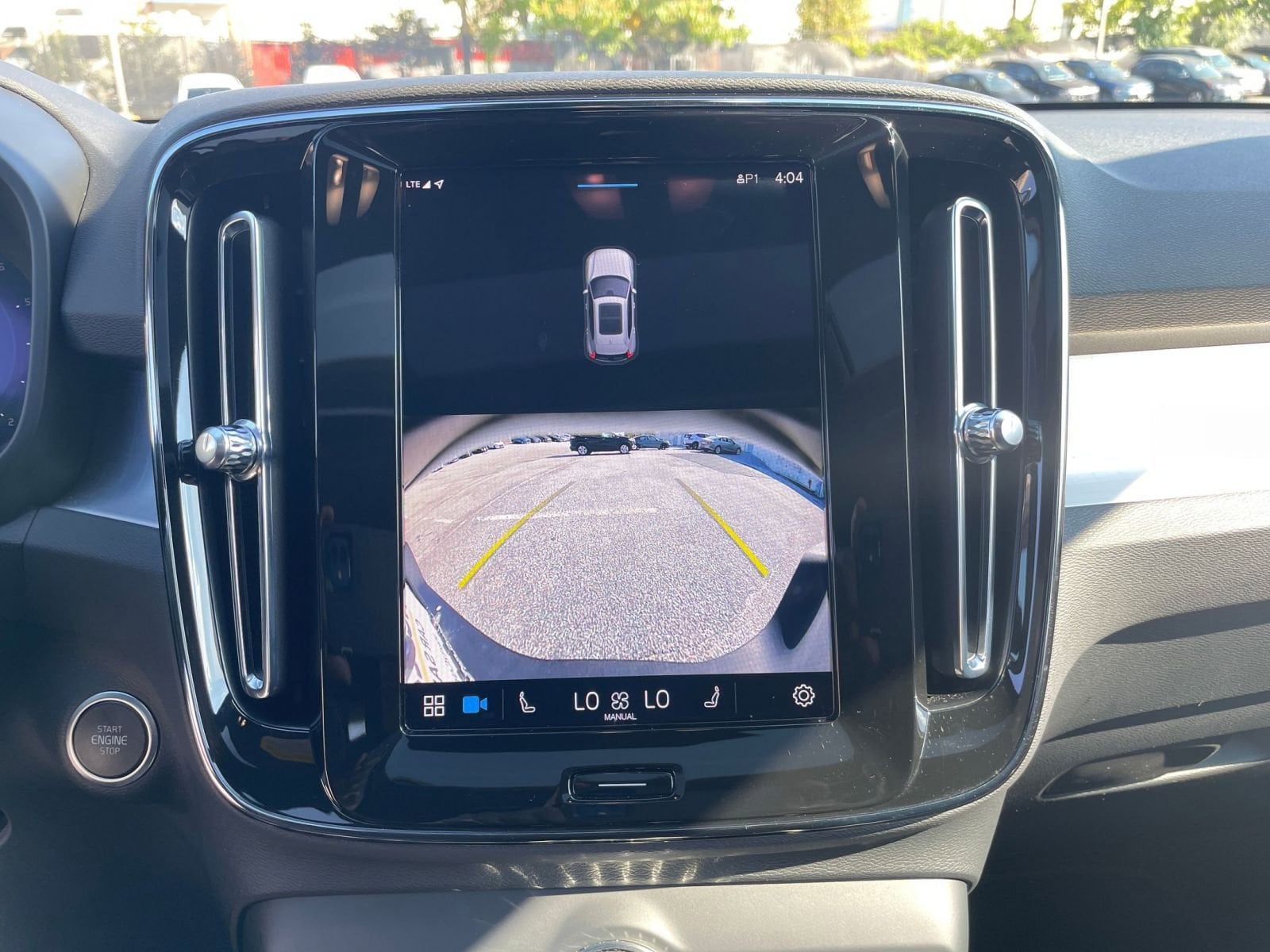 Thumbnail: 2024 Volvo XC40 - 17