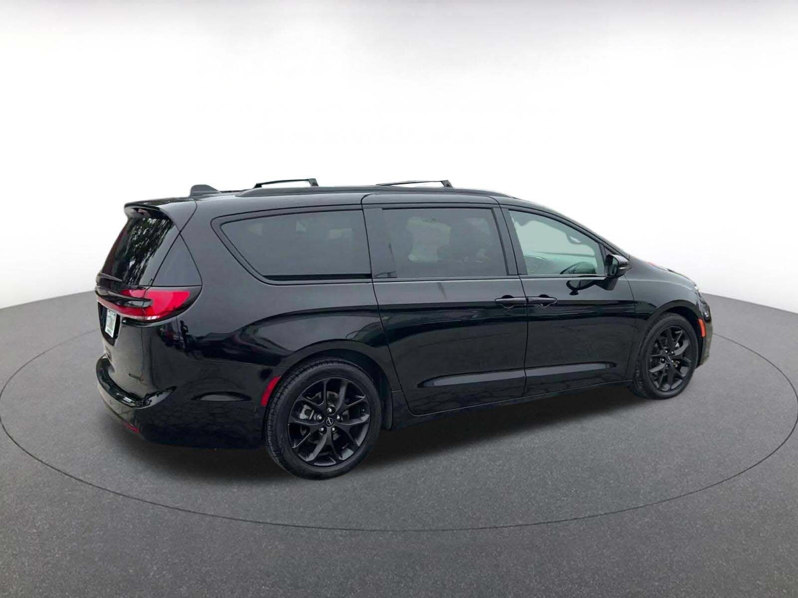 Thumbnail: 2025 Chrysler Pacifica - 12