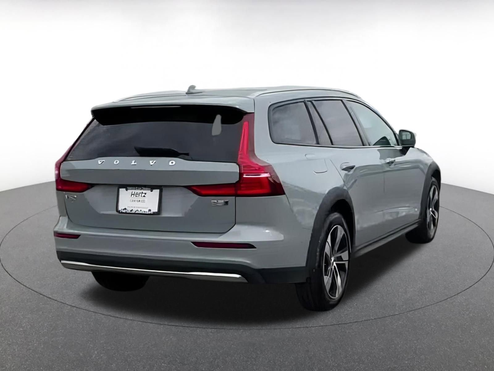 Thumbnail: 2025 Volvo S60 - 14