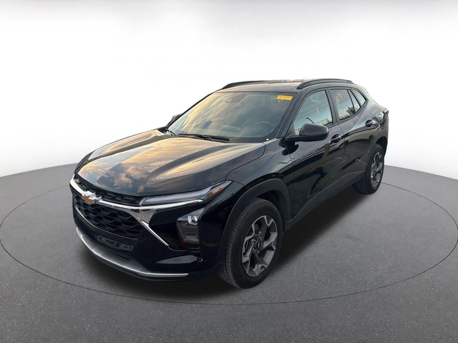 Thumbnail: 2025 Chevrolet Trax - 3