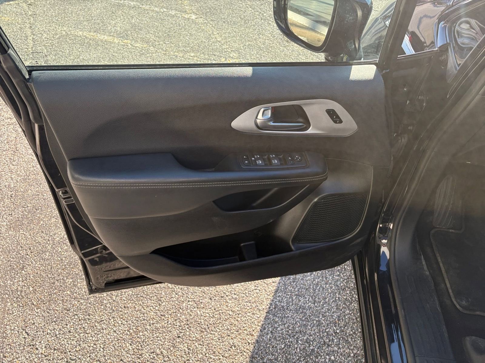Thumbnail: 2025 Chrysler Pacifica - 18