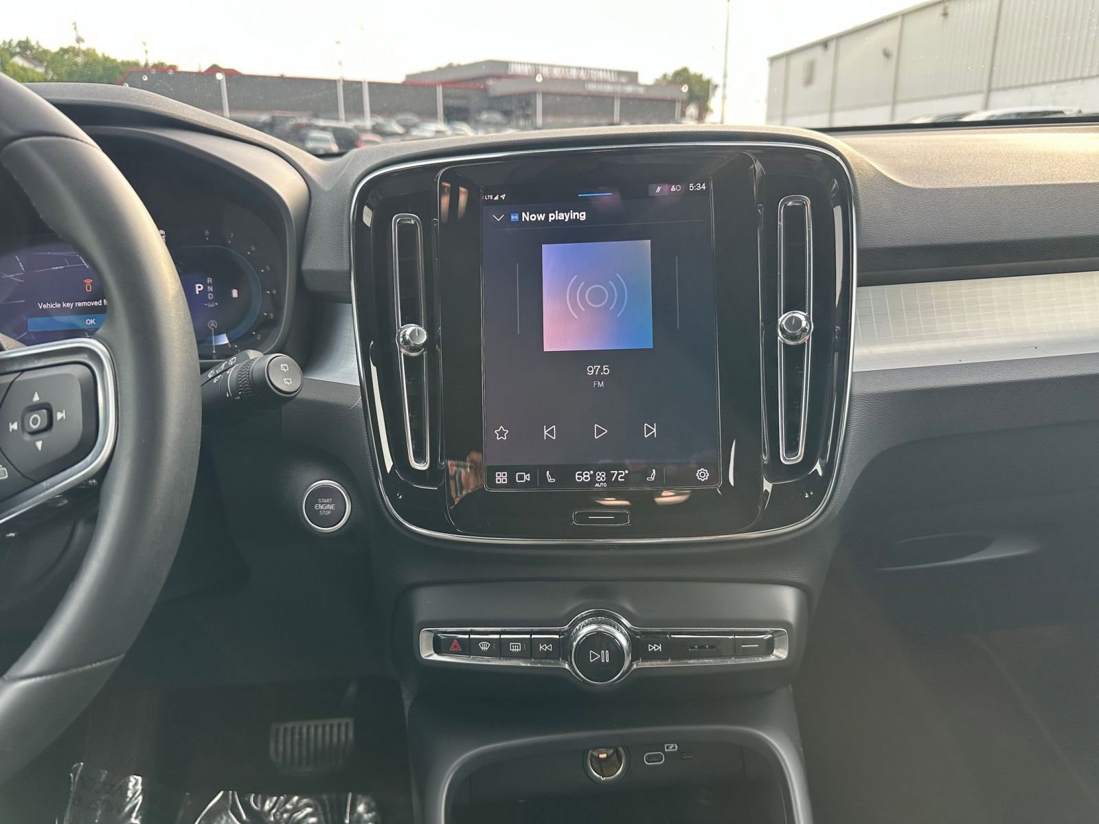 Thumbnail: 2024 Volvo XC40 - 18