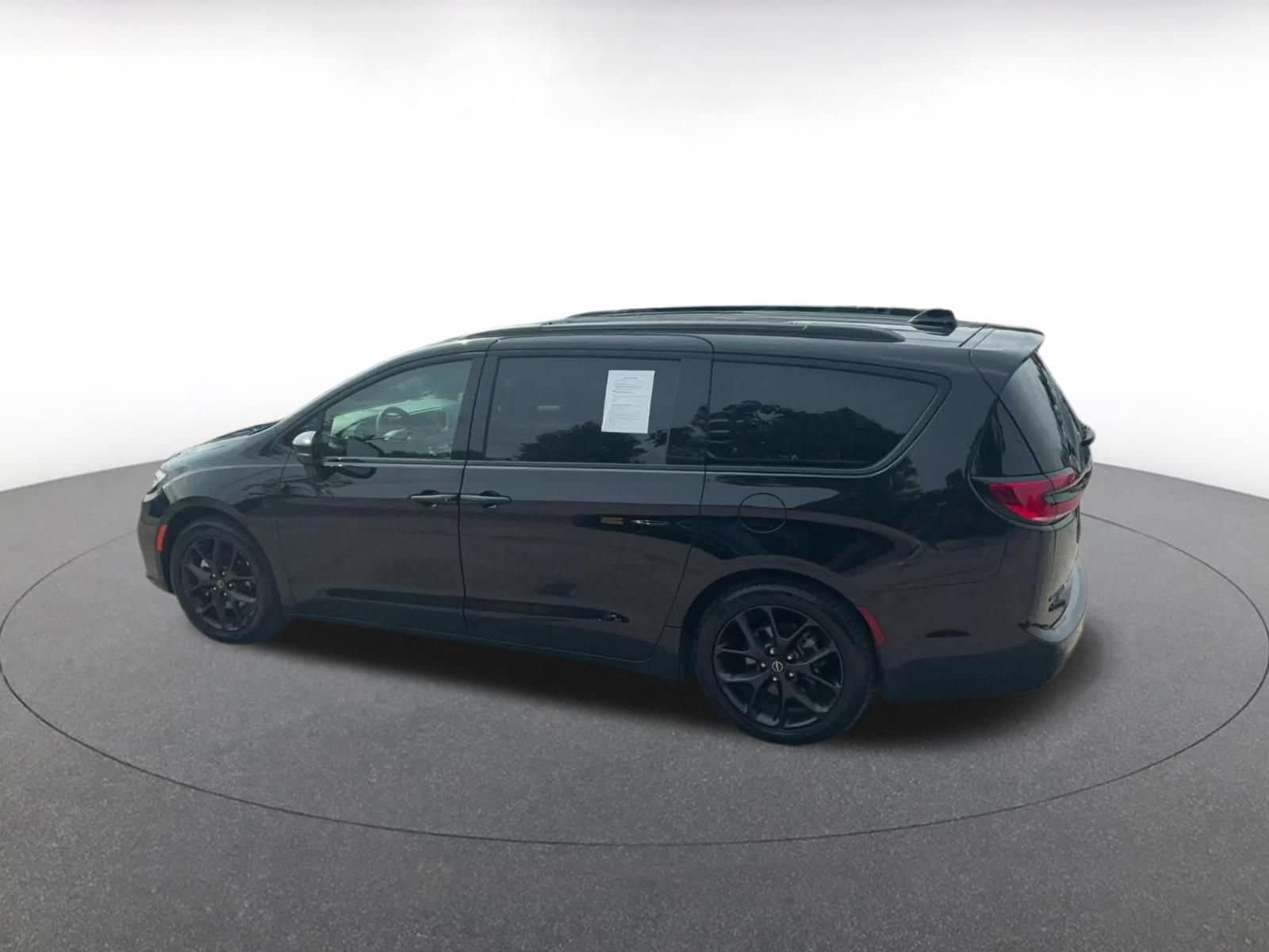 Thumbnail: 2025 Chrysler Pacifica - 10
