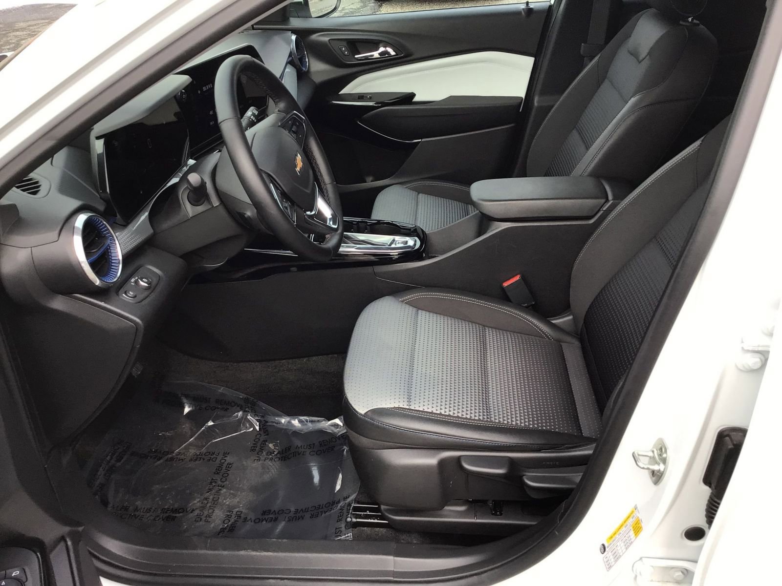 Thumbnail: 2025 Chevrolet Trax - 32