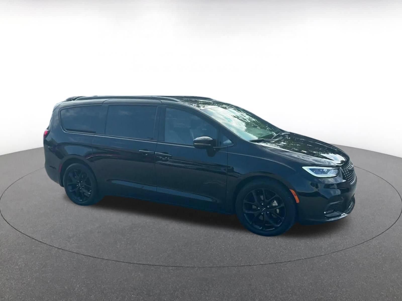 Thumbnail: 2025 Chrysler Pacifica - 2