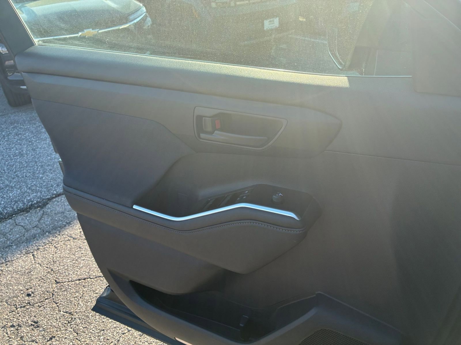 Thumbnail: 2025 Toyota Highlander - 18