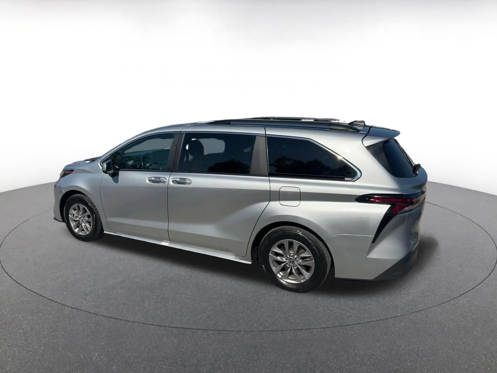 Thumbnail: 2025 Toyota Sienna - 9